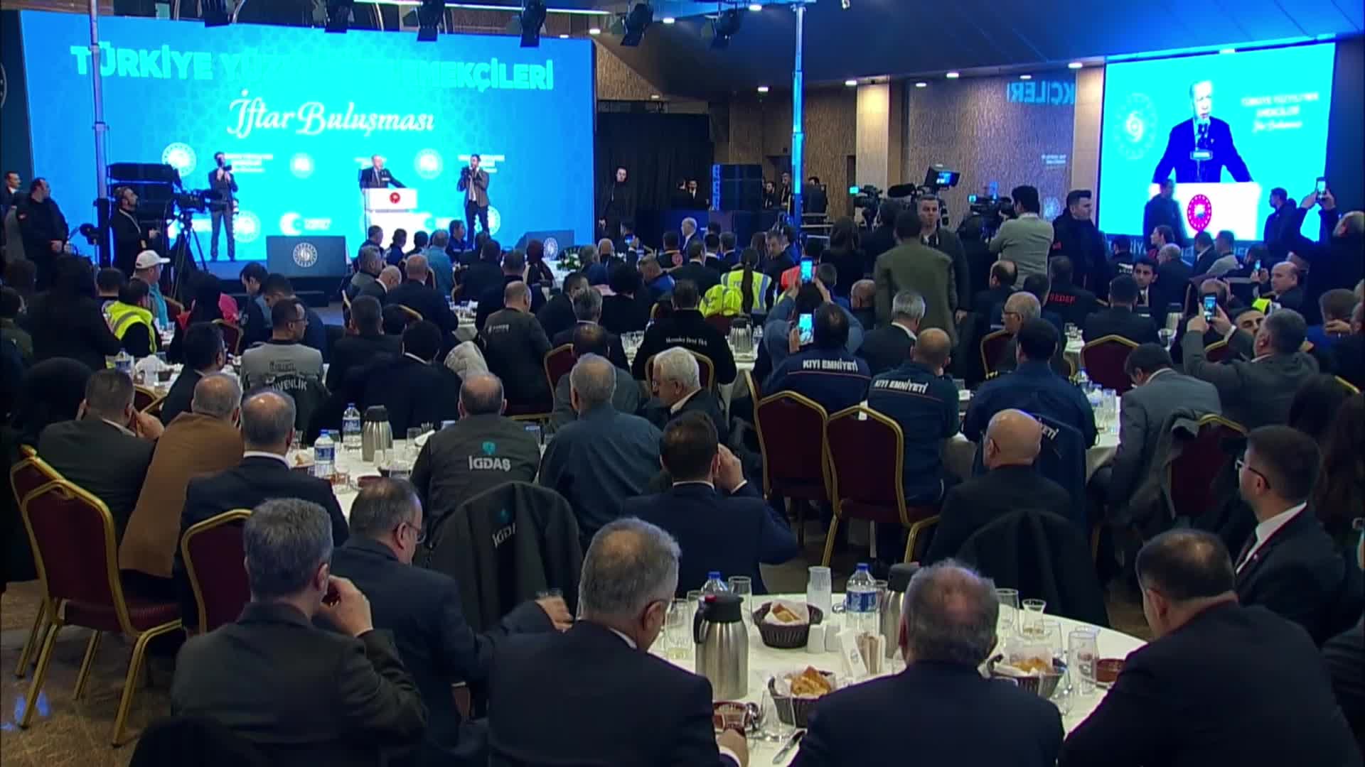  ERDOĞAN: "RAMAZAN BAYRAMI İKRAMİYELERİNİ 2-5 NİSAN ARASINDA HESAPLARA YATIRACAĞIZ"