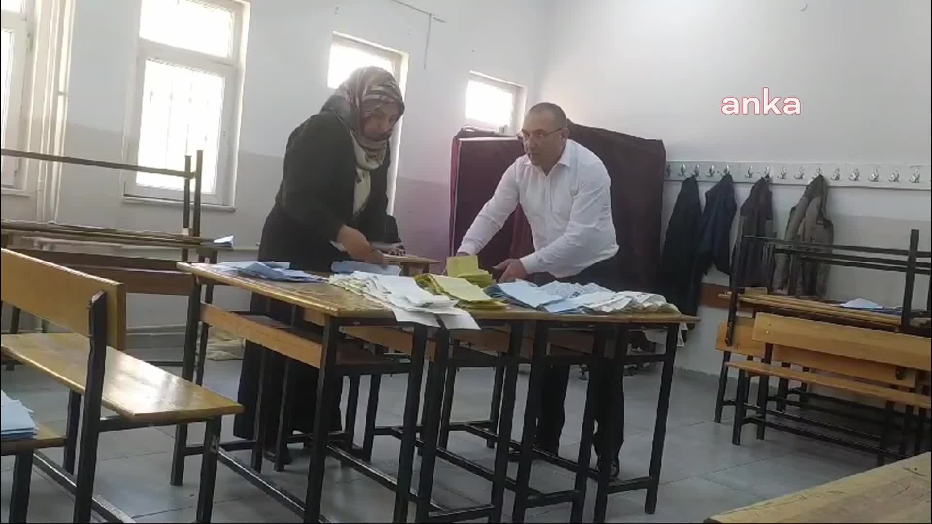  ERZURUM'DA SANDIKLAR AÇILDI, OYLAR SAYILIYOR