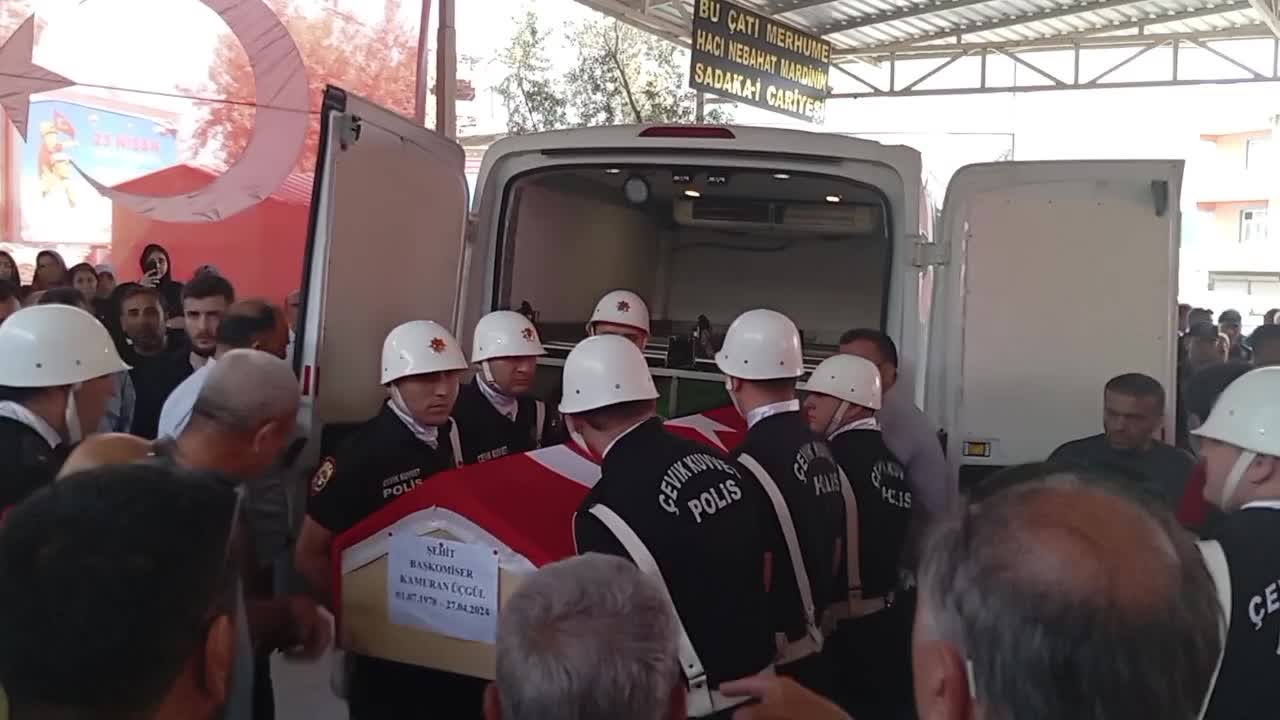Adıyaman'da Meslektaşı Tarafından Şehit Edilen Başkomiser Kamuran Üçgül, Memleketi Kadirli'de Toprağa Verildi