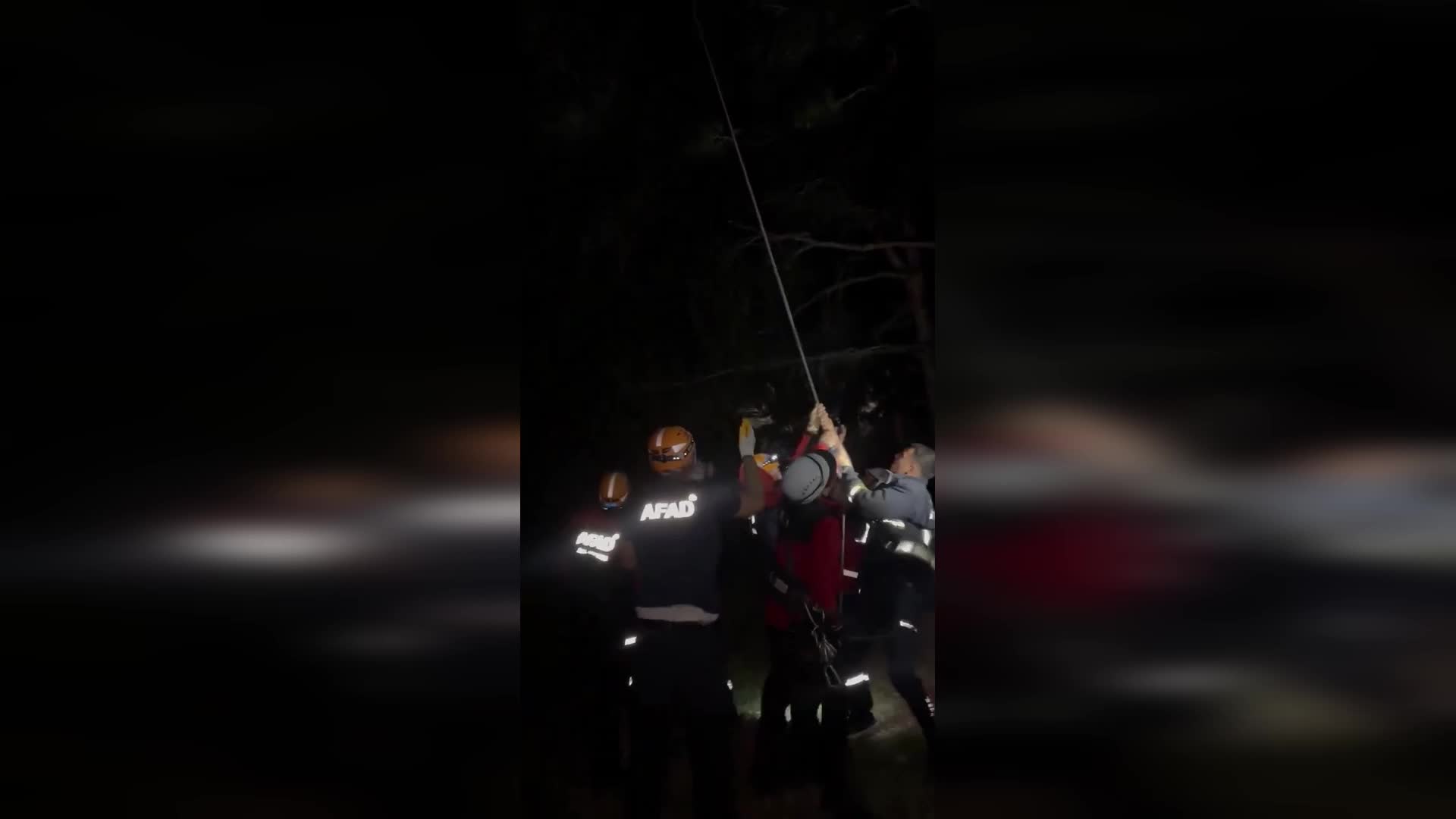 AFAD: "ASILI KALAN 8 TELEFERİK KABİNİNDEKİ 49 KİŞİ BAŞARIYLA TAHLİYE EDİLMİŞTİR"