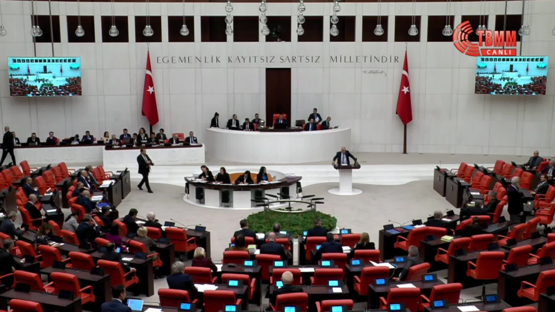AHMET EŞREF FAKIBABA: "DOKTORLAR, HEMŞİRELER GİBİ AKADEMİSYENLER DE YURT DIŞI ARAYIŞLARINA GİRMİŞLERDİR"