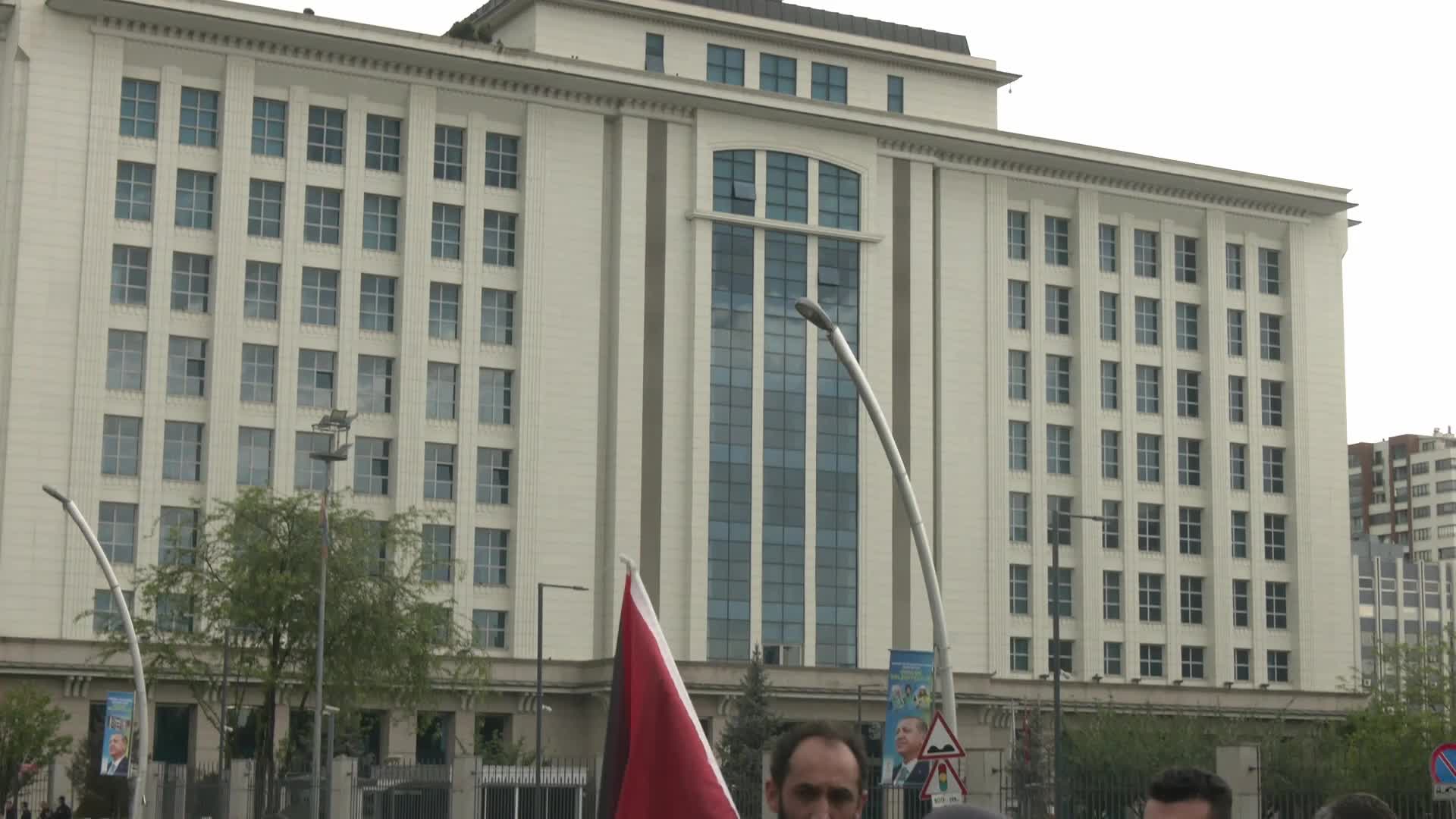 AKP GENEL MERKEZİ ÖNÜNDE "İSRAİL" PROTESTOSU: "İŞBİRLİKÇİ İKTİDAR İSTEMİYORUZ"