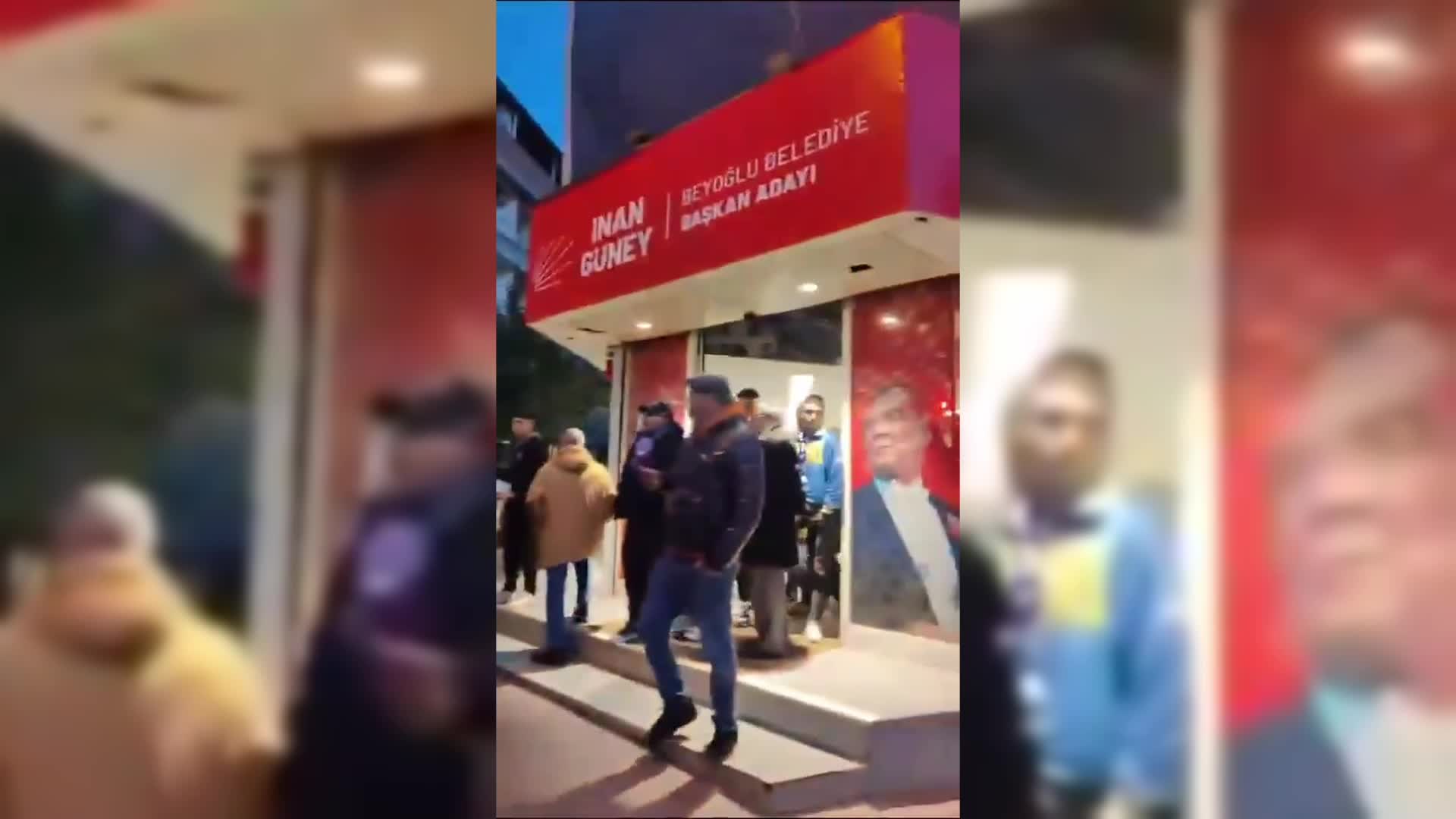 AKP'Lİ BİR GRUP CHP'NİN SEÇİM OFİSİNE GİRİP "ERDOĞAN" SLOGANI ATTI