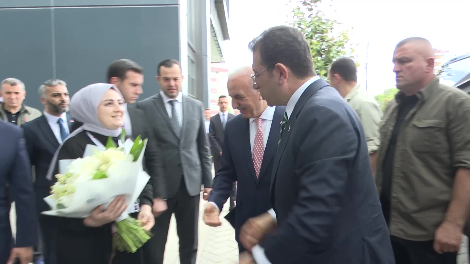 AKP'li Ümraniye Belediye Başkanı Yıldırım’ı ziyaret eden İmamoğlu: Milletimiz 'buluşun, konuşun, birlikte iş üretin' mesajı verdi