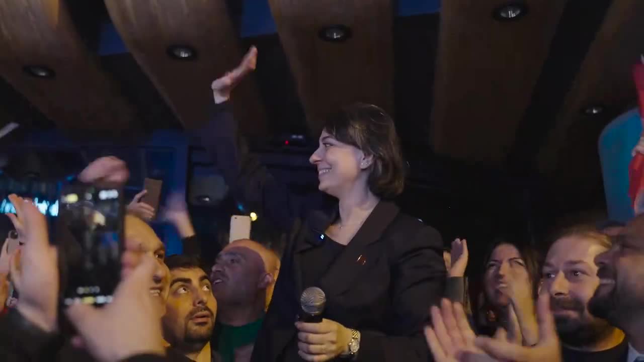 AKP'NİN KALESİ ÜSKÜDAR CHP'YE GEÇTİ! SİNEM DEDETAŞ: HEPİMİZ KAZANDIK 