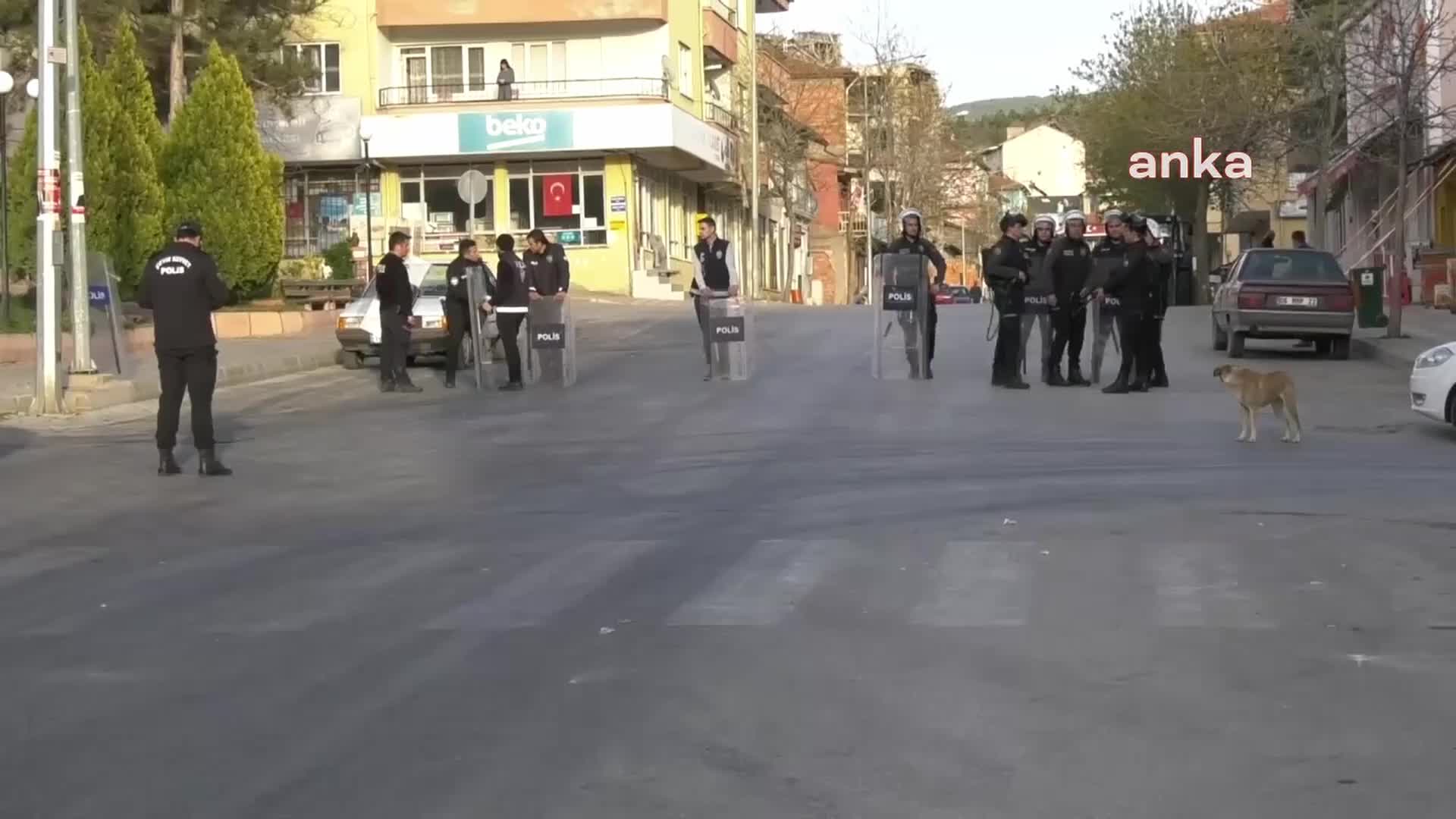 AKP’NİN KAZANDIĞI ÇORUM’UN UĞURLUDAĞ İLÇESİNDE MHP SONUÇLARA İTİRAZ ETTİ... İTİRAZ REDDEDİLİNCE KAVGA ÇIKTI, SİLAHLAR PATLADI