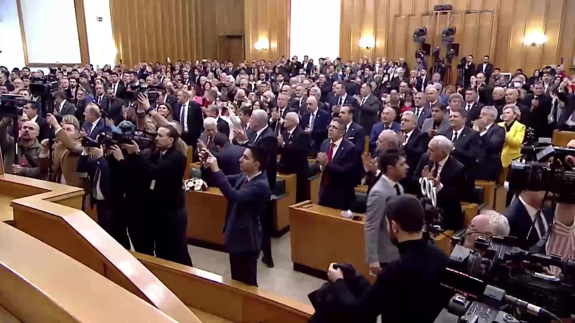 AKŞENER: “EĞER Kİ 40 YIL SONRA BİLE HÂLÂ EVLATLARIMIZI TERÖRE ŞEHİT VERMEYE DEVAM EDİYORSAK YAPMAMIZ GEREKEN ŞEY STRATEJİ DEĞİŞTİRMEKTİR”