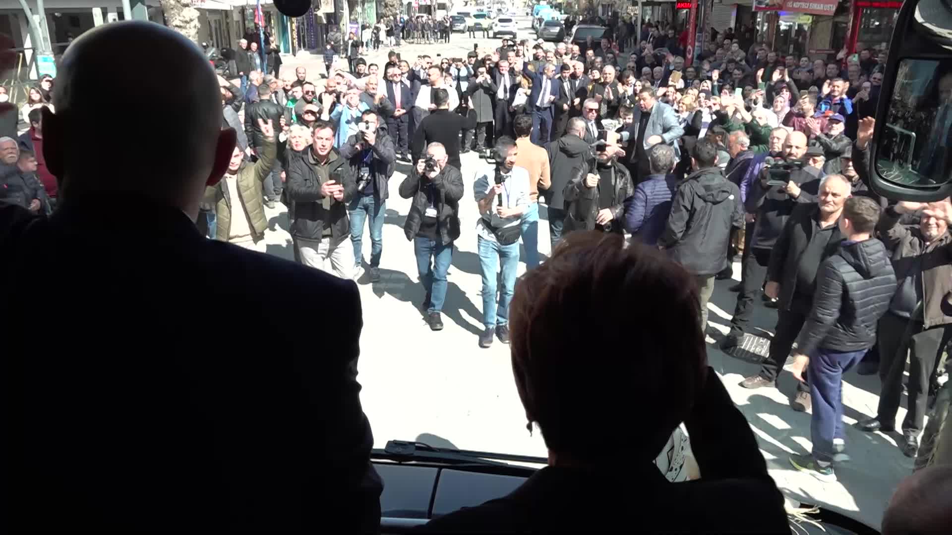 AKŞENER: “HİZMET, PROJE ÜZERİNDEN KONUŞAN SİYASİ PARTİLER YA DA ADAYLARA DOĞRU YÖNELİNİRSE HERKES KENDİNİ TOPLAYACAK”