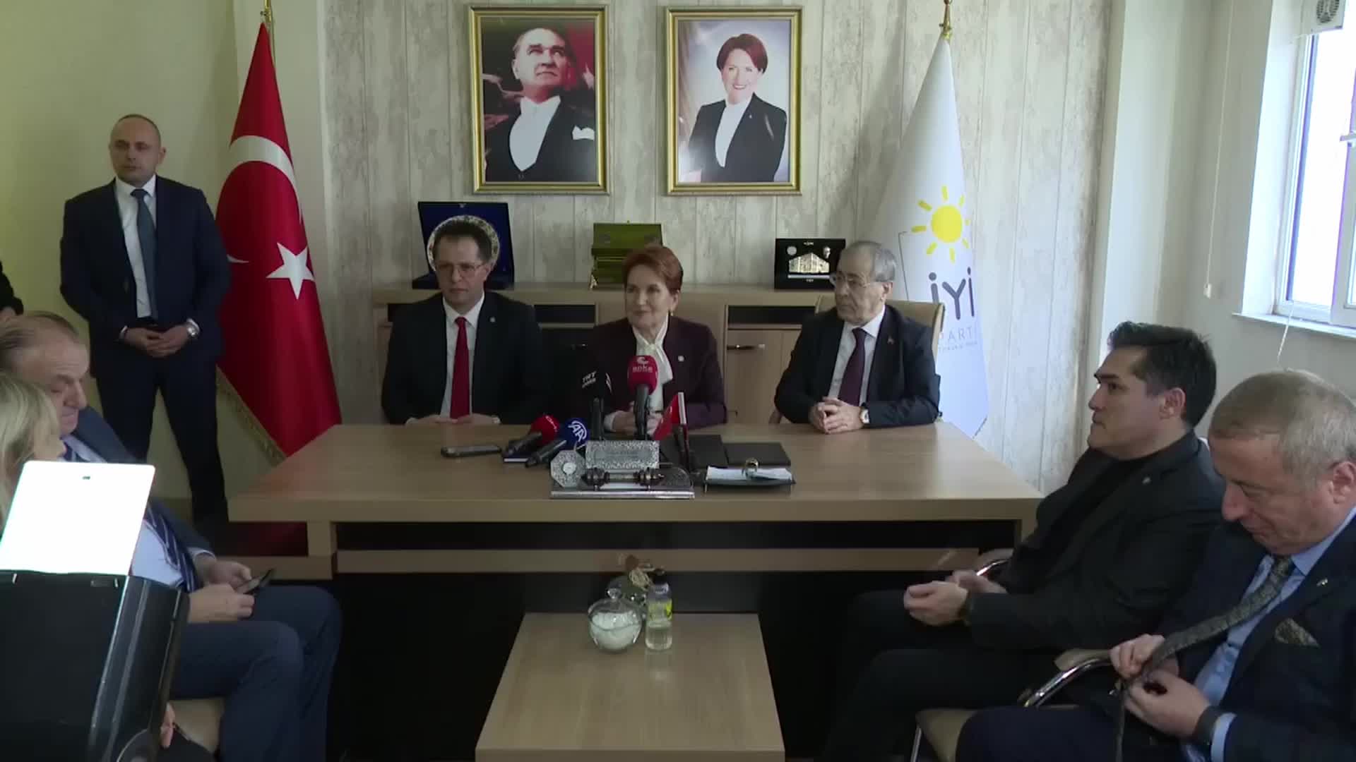 AKŞENER, SİVAS’TA: “HEM MUHSİN BAŞKANIN HEM SİNAN ATEŞ’İN KATİLLERİNİ YAKALAYIP HUKUKA TESLİM EDİP GEREĞİNİN YAPILMASINI SAĞLAMAK BİZİM İÇİN NAMUS SÖZÜDÜR"