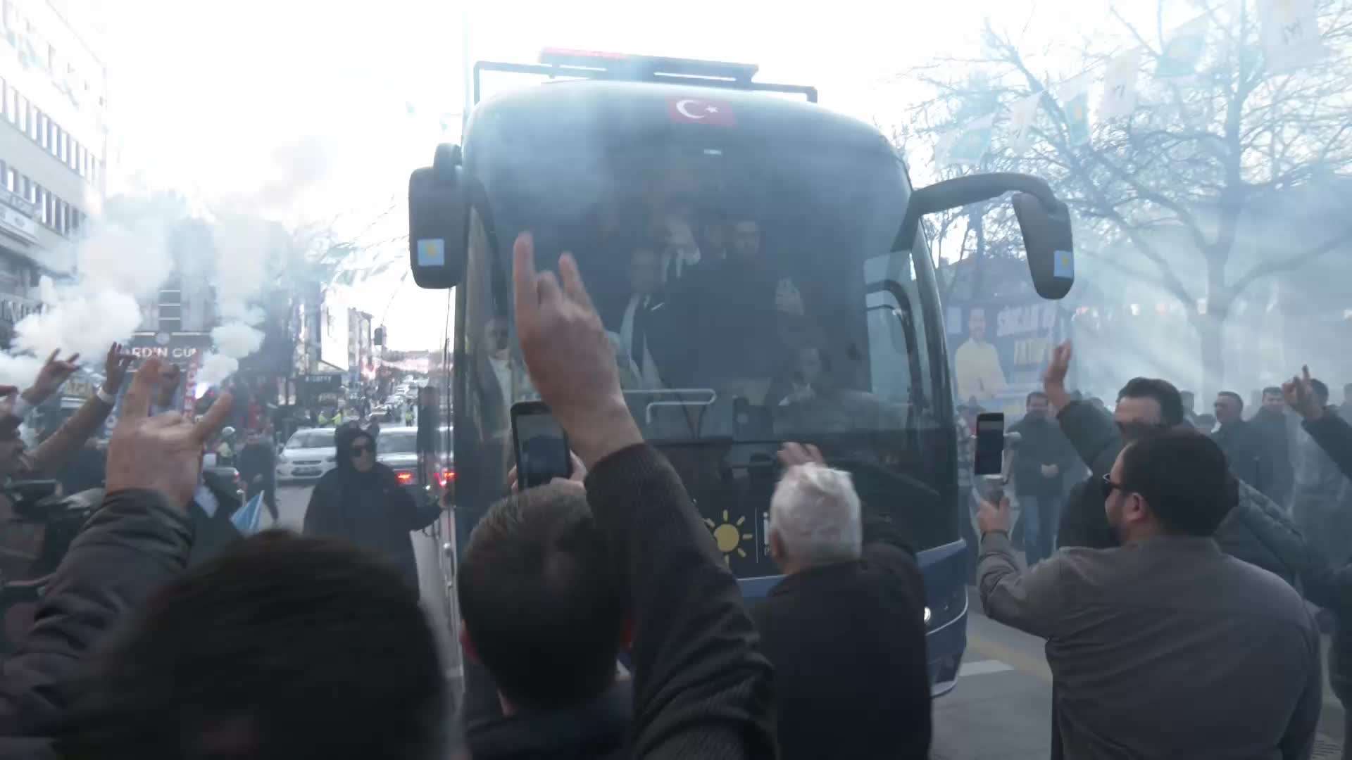 AKŞENER’DEN ERDOĞAN’A İKRAMİYE ELEŞTİRİSİ:“SEKTÖREL BAZDA DA ÜLKE OLARAK DA MAALESEF SIKINTI YAŞIYORUZ”