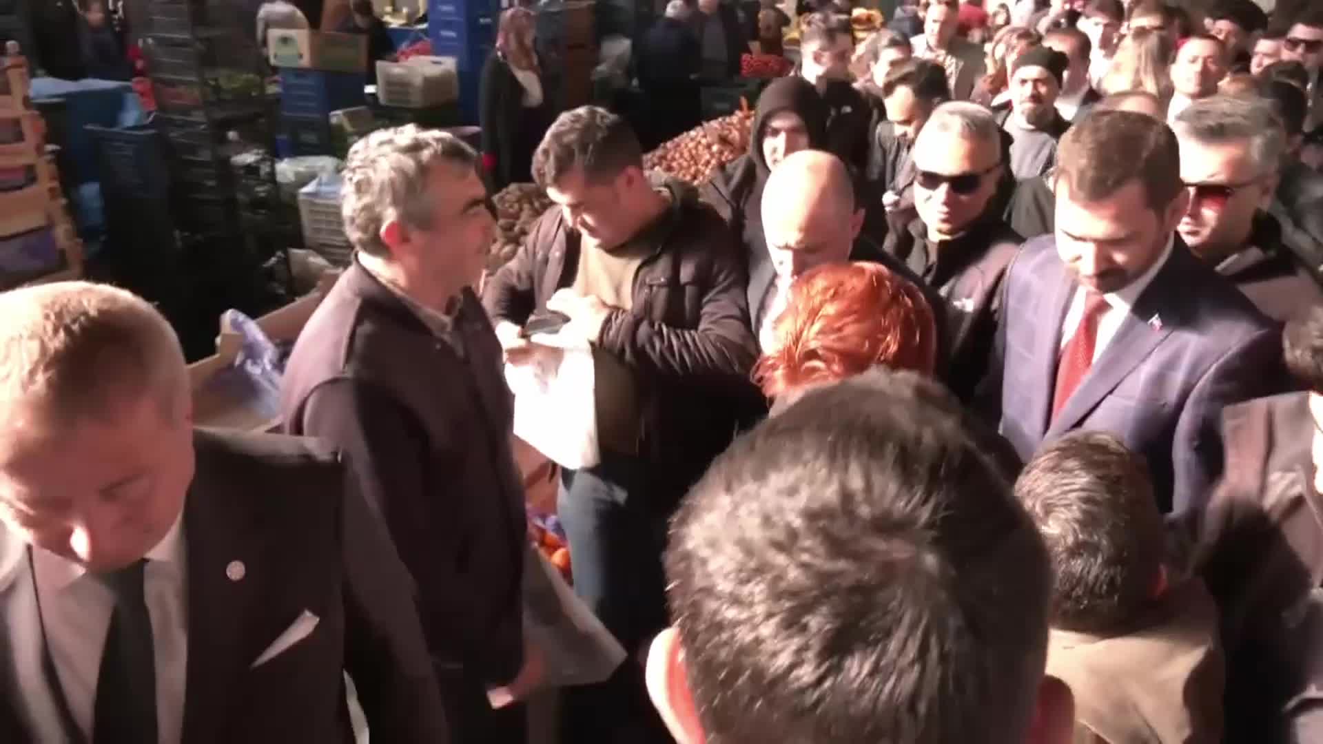 AKŞENER’E DERT YANAN YURTTAŞ, OKUYAN 2 ÇOCUĞUNA PARA YETİŞTİREMEDİĞİNİ BELİRTİP İKTİDARI HEDEF ALDI: "HAKKIMI HELAL ETMİYORUM”