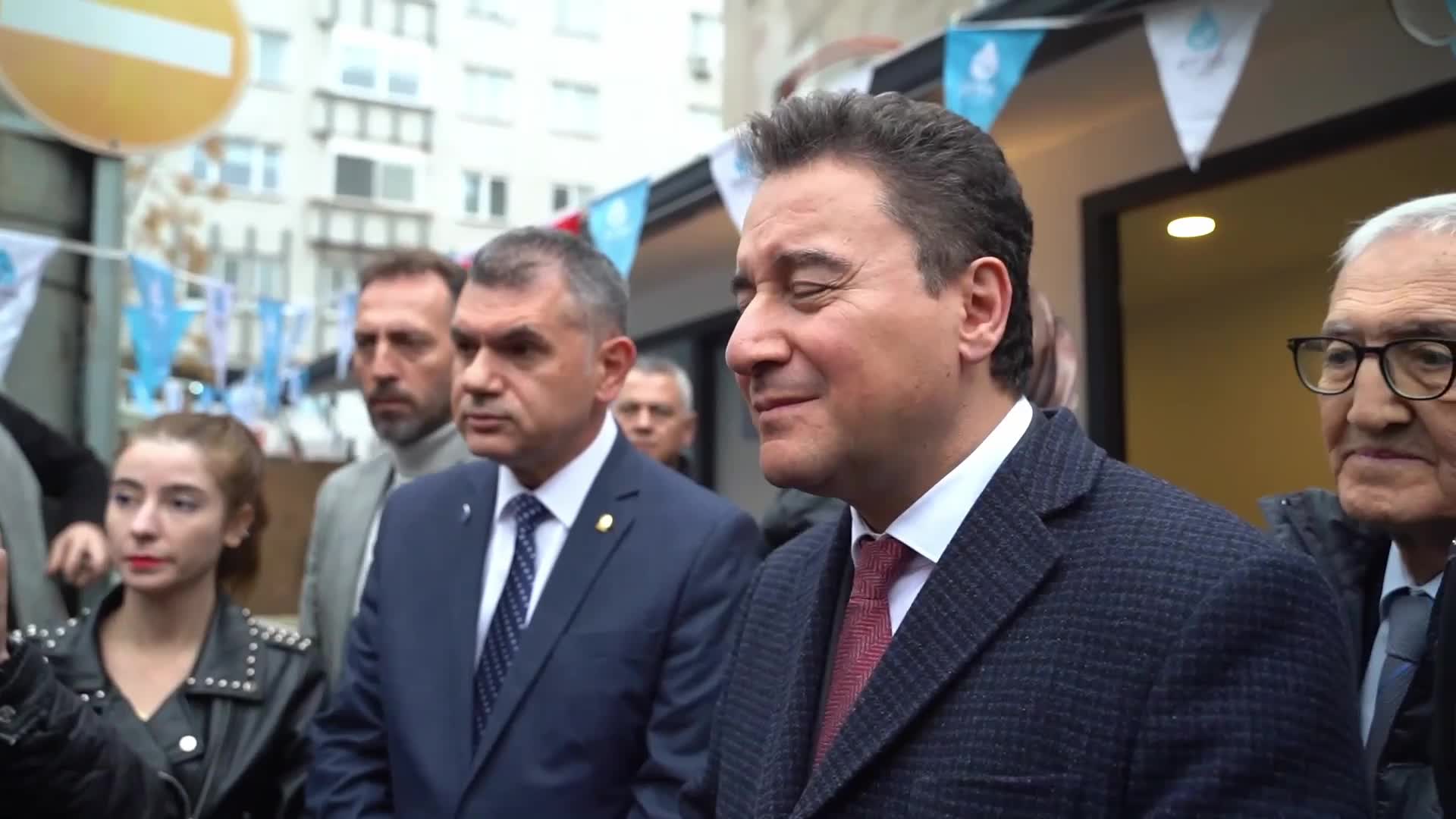 ALİ BABACAN'DAN BALIKESİR'DE 'ALTILI MASA' AÇIKLAMASI: "BİZ TARİHİN DOĞRU ZAMANINDA DOĞRU BİR YERDE DURDUĞUMUZA İNANIYORUZ"