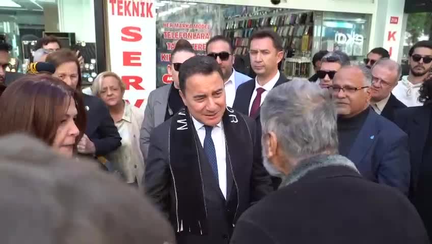 ALİ  BABACAN'IN ÖNÜNÜ KESEN EMEKLİ: "ÇOK PERİŞANIM, EVİM KİRA"