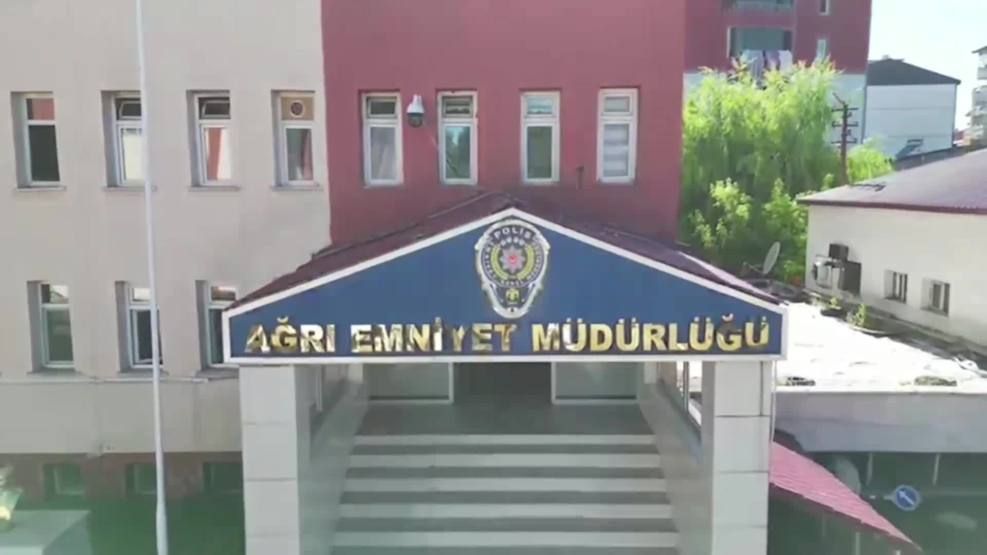 Ali Yerlikaya: "27 ilde gerçekleştirilen 'Sibergöz-47' operasyonlarında hesaplarında 21 milyar TL işlem hacmi bulunan 97 şüpheli yakalandı"