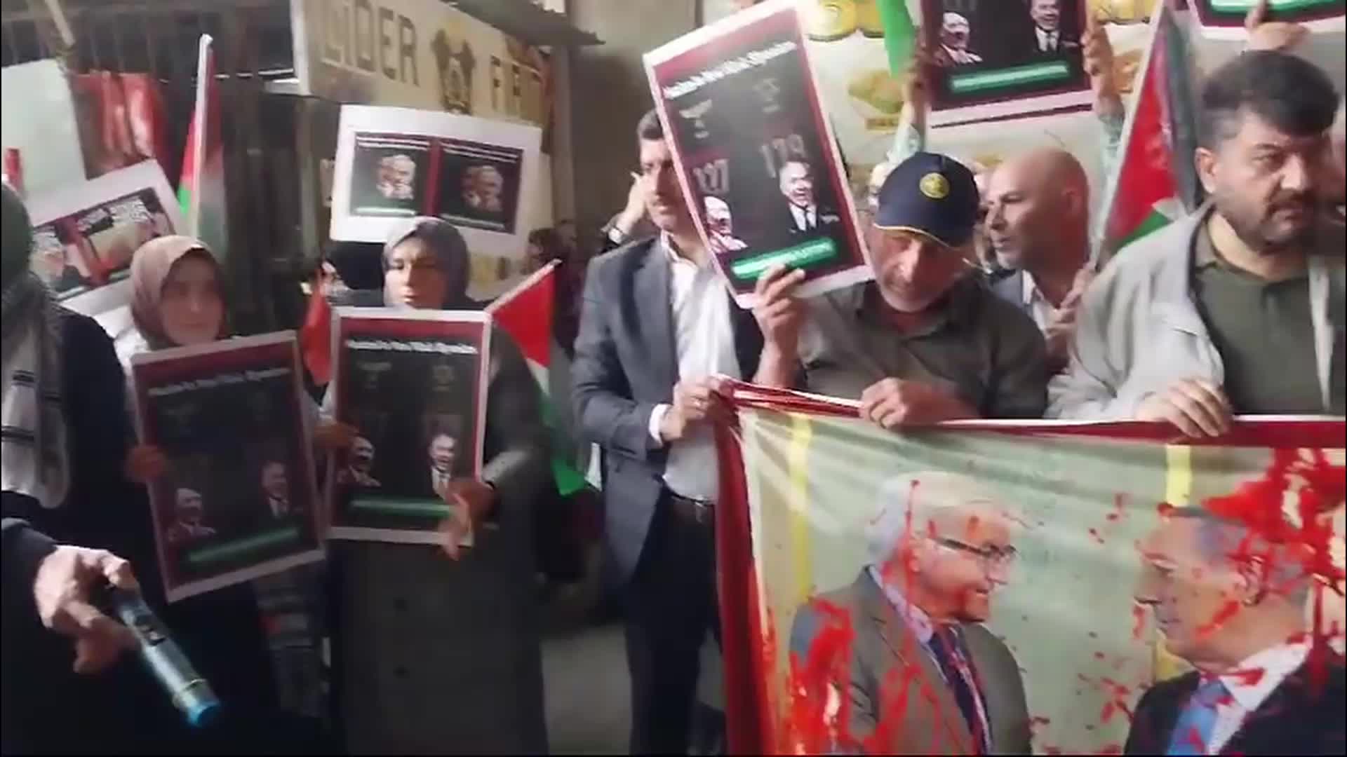 ALMANYA CUMHURBAŞKANI STEİNMEİER, ANKARA'DA PROTESTO EDİLDİ