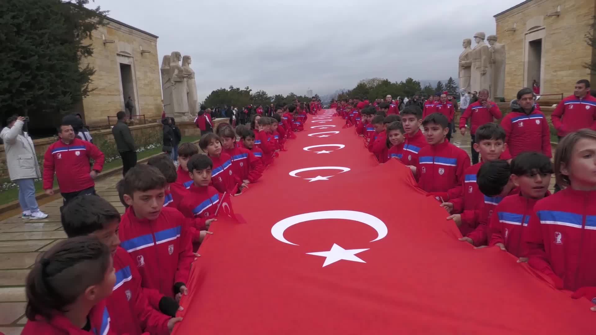 ALTINORDU SPOR KULÜBÜ, CUMHURİYET'İN VE KULÜBÜN KURULUŞUNUN 100. YIL DÖNÜMÜNDE ANTIKABİR'İ ZİYARET ETTİ