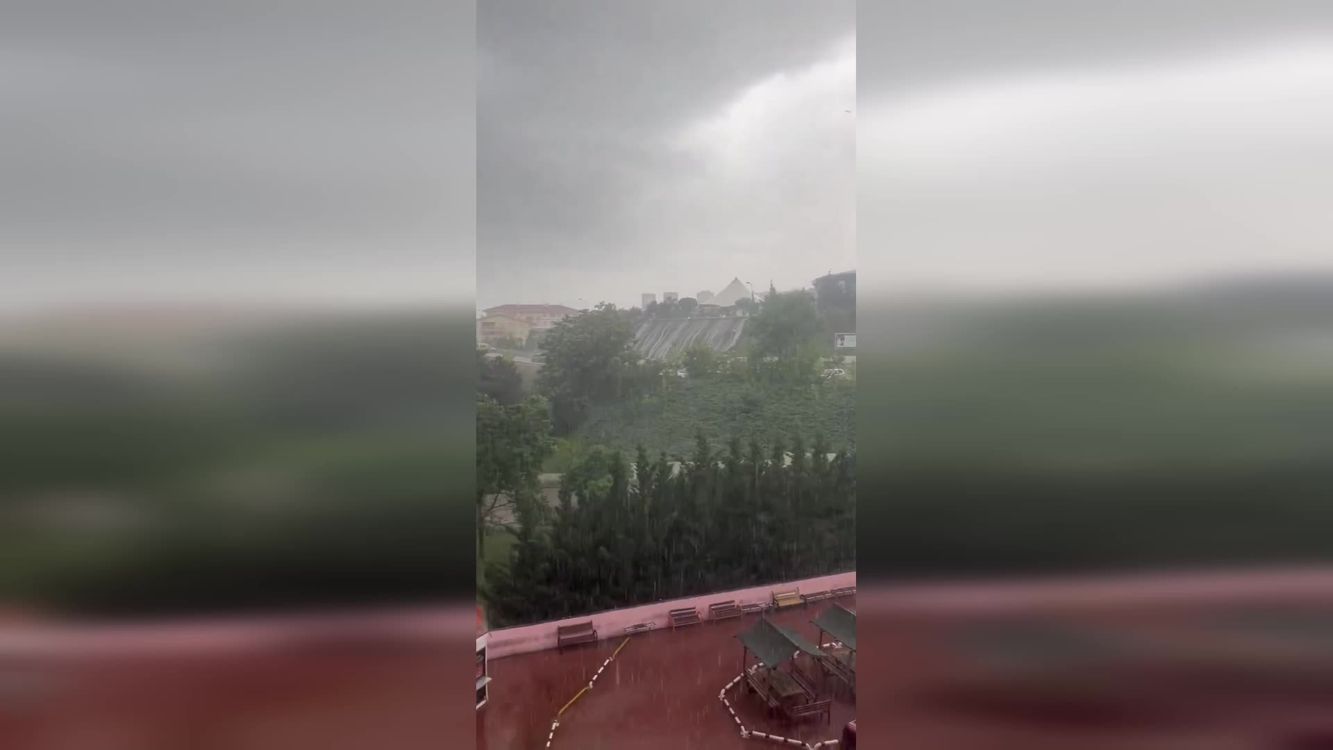 Ankara'da sağanak yağış hayatı olumsuz etkiledi 