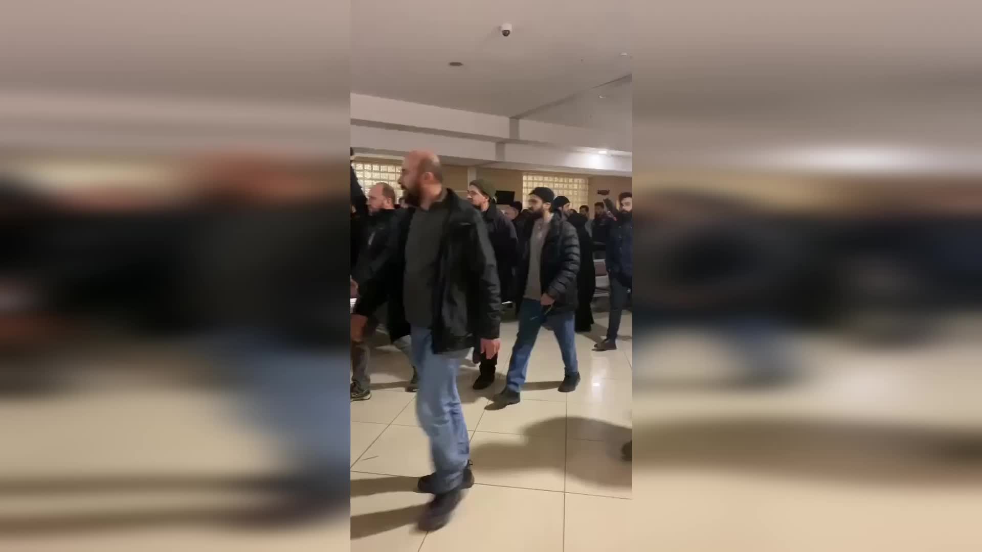 ATATÜRK’E VE O'NUN İÇİN DUA EDEN CAMİ İMAMINA HAKARET EDEN BOSTANCI TAHLİYE EDİLDİ, ADLİYEDE “YAŞASIN ŞERİAT” SLOGANLARI ATILDI