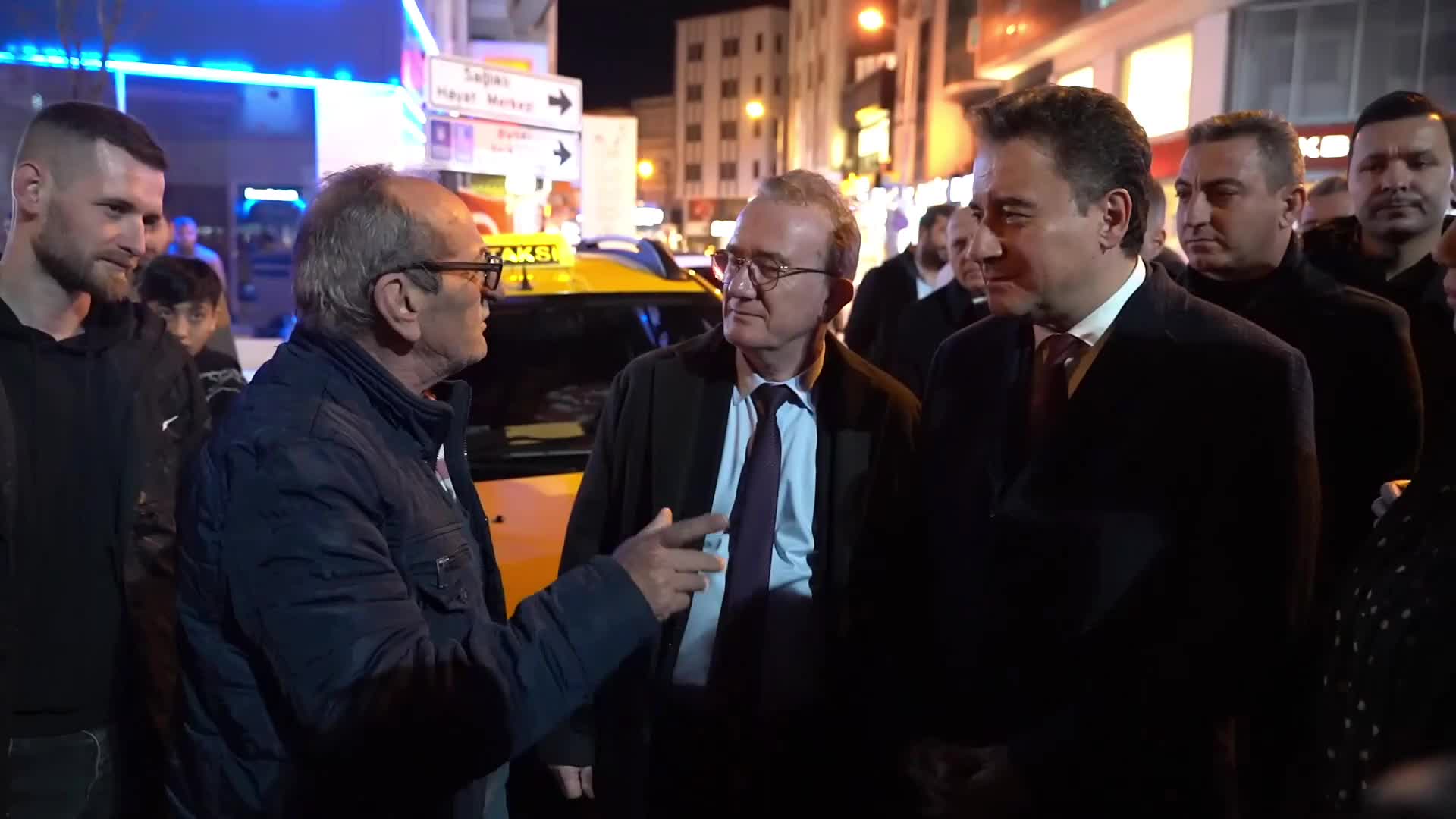 BABACAN’A DERT YANAN TAKSİCİLİK YAPAN EMEKLİ: “BEN İLK EMEKLİ OLDUĞUMDA 5 TANE TAKI ALTINI ALIRDIM. ŞİMDİ İKİ TANE ALAMAM. 68 YAŞINDAYIM. HALA TAKSİCİLİK YAPIYORUM”