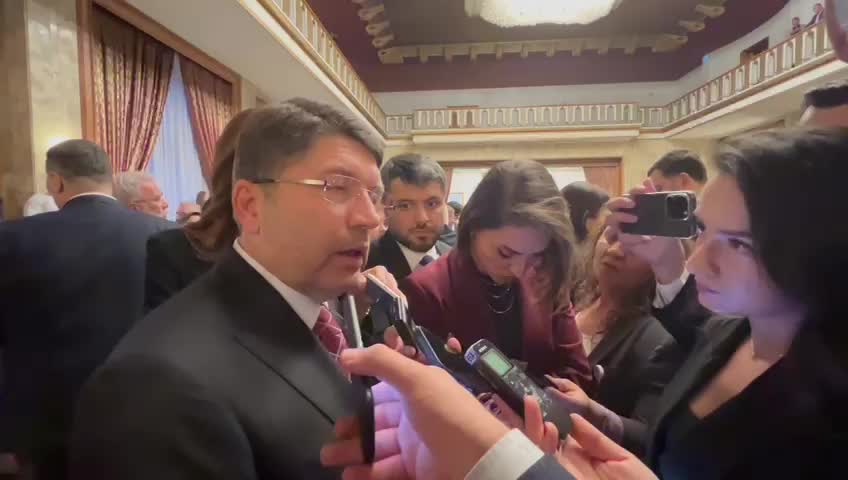 BAHÇELİ'NİN ''DEM PARTİ KAPATILSIN'' AÇIKLAMASI.. ADALET BAKANI TUNÇ:  “DEM PARTİ  DE TERÖRÜ DESTEKLEYEN FAALİYETLERDE BULUNURSA KAÇINILMAZ OLUR''