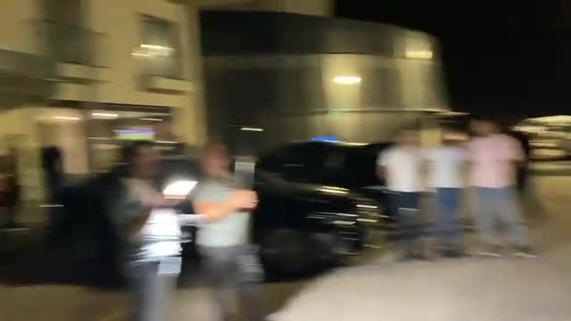 Bakan Tekin'in sendika temsilcilerine yemek verdiği otel önünde öğretmenler eylem yaptı: "Taban maaş bekliyoruz"