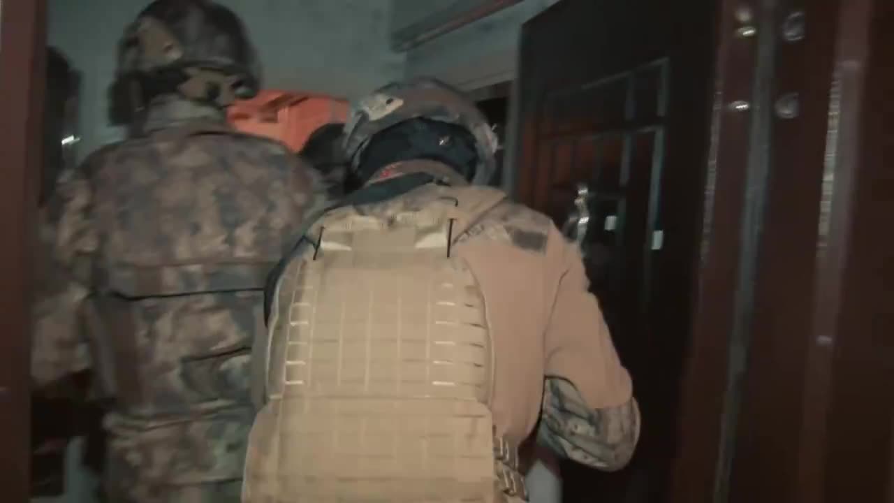 Bakan Yerlikaya: "14 ildeki KALKAN-22 operasyonlarında göçmen kaçakçılığı organizatörü 37 şüpheli tutuklandı"