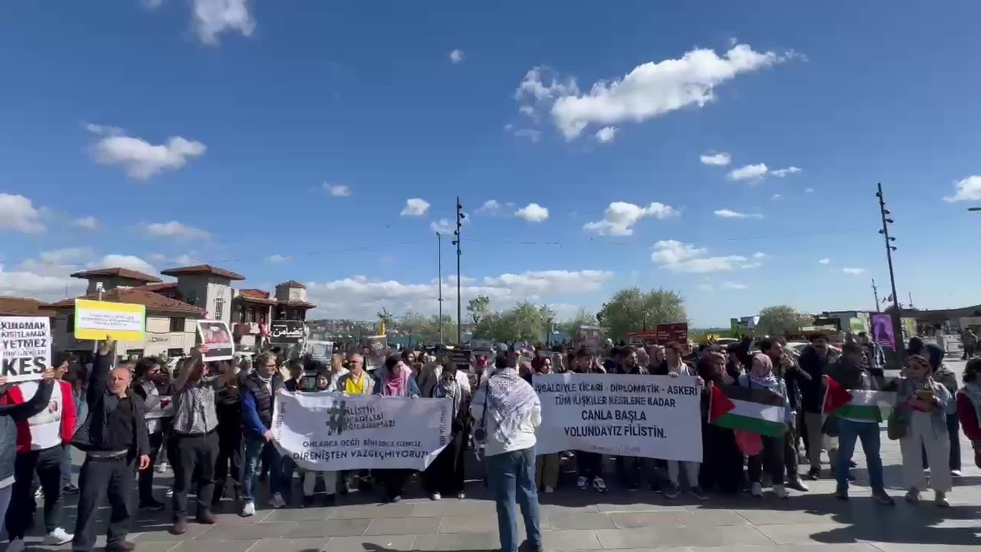 BEŞİKTAŞ'TA FİLİSTİN EYLEMİ: "İSRAİL İLE HER TÜRLÜ İLİŞKİYİ DERHAL VE TAMAMEN KESİN"