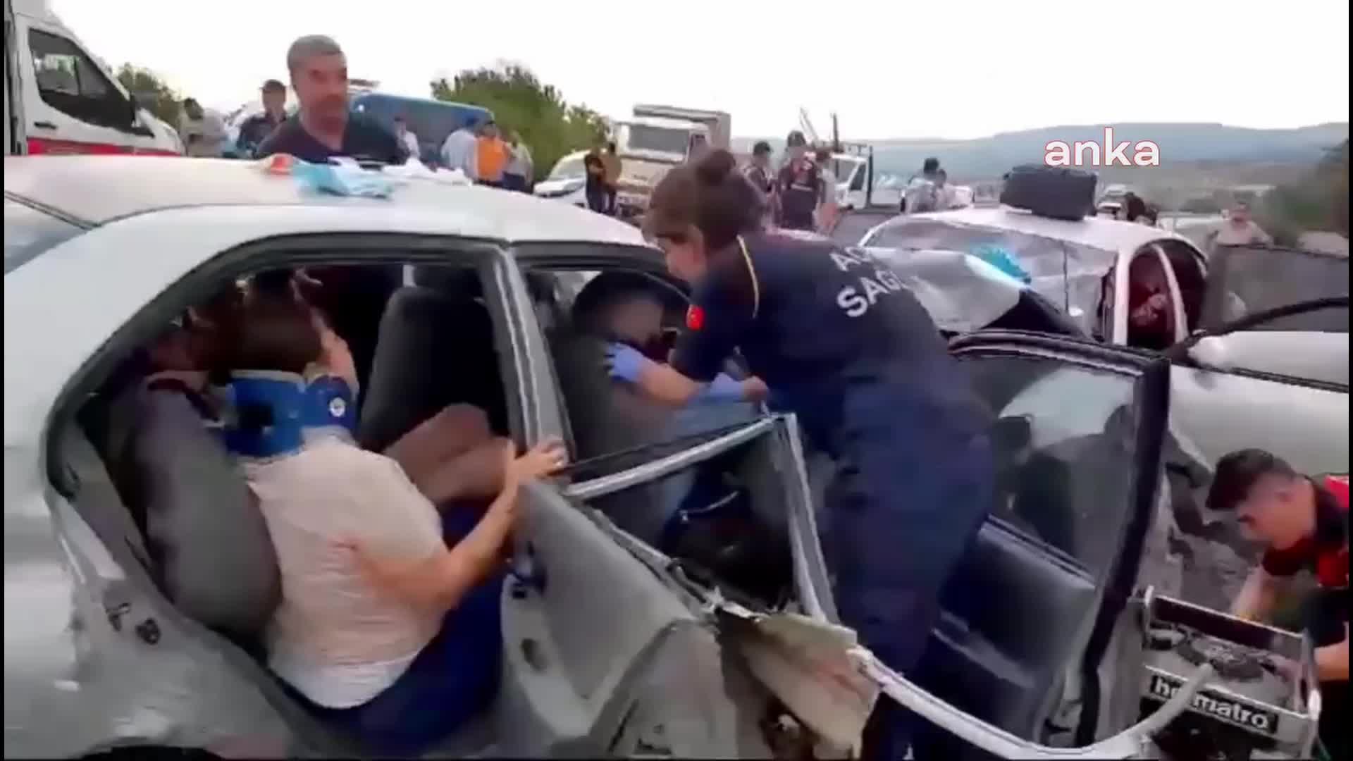 Burdur’da trafik kazası: 2 kişi hayatını kaybetti, 8 kişi yaralandı