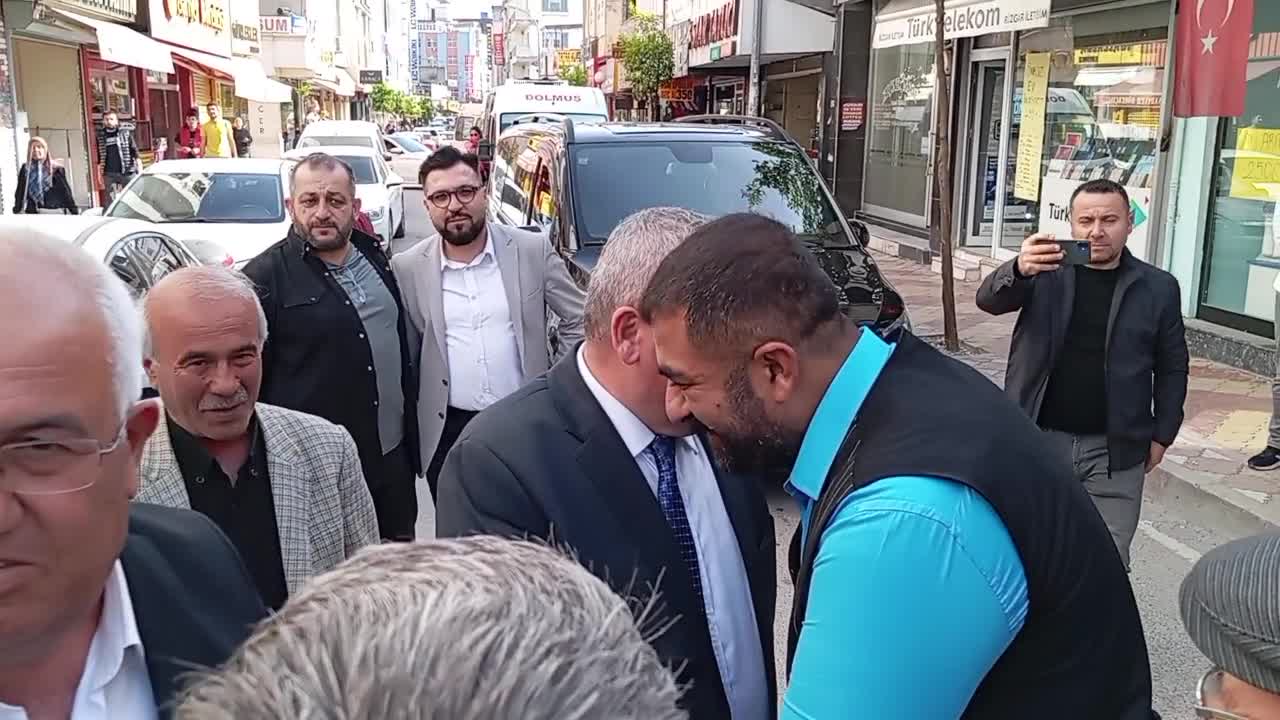 Cemal Enginyurt: "Emeklilerin Maaşı, Enflasyon Karşısında Eriyor Da Cumhurbaşkanı'nın, Vekillerin Maaşı Niye Erimiyor?"