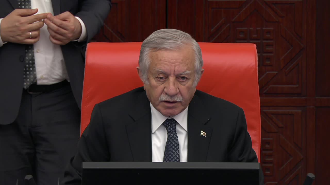 CEVDET AKAY: "EN DÜŞÜK EMEKLİ AYLIĞI EN AZ ASGARİ ÜCRET TUTARINA ÇEKİLMELİ"