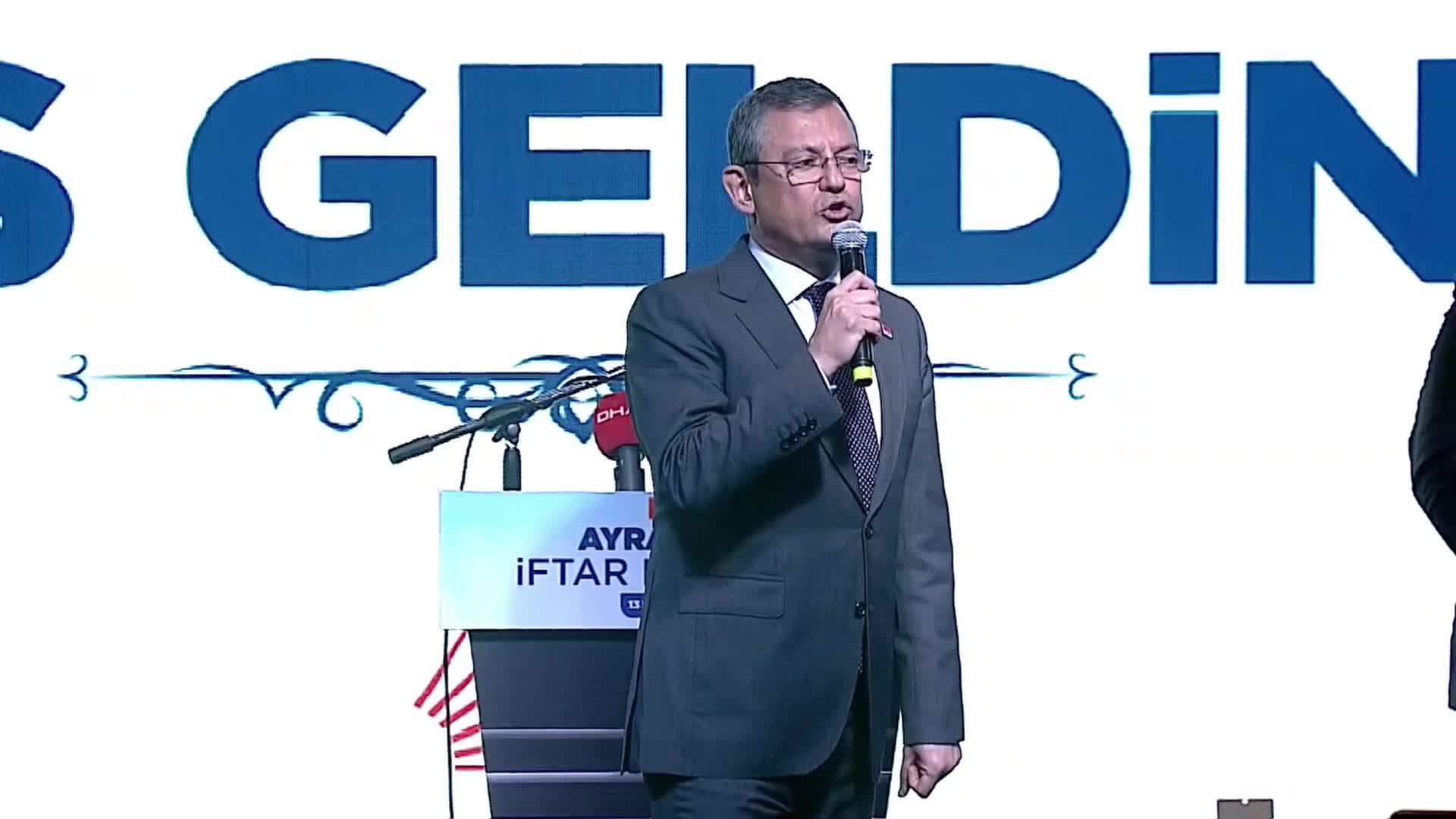 CHP GENEL BAŞKANI ÖZEL: “BELEDİYE BAŞKANLARIMIZ OY VEREN VERMEYEN HERKESİN BAŞKANI OLARAK ÇALIŞACAKLAR EN ÇOK DA YOKSULLAR, EMEKLİLER, EMEKÇİLER, GENÇ ANNELER İÇİN ÇALIŞACAKLAR”