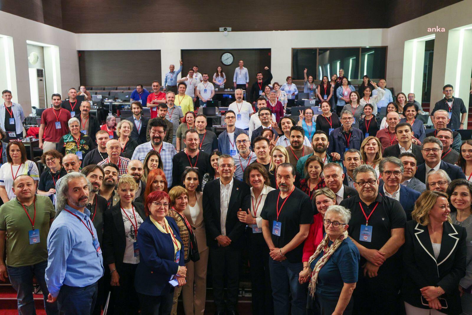 CHP GENEL MERKEZİ'NDEN SEÇİM SEVİNCİ KARELERİ... 