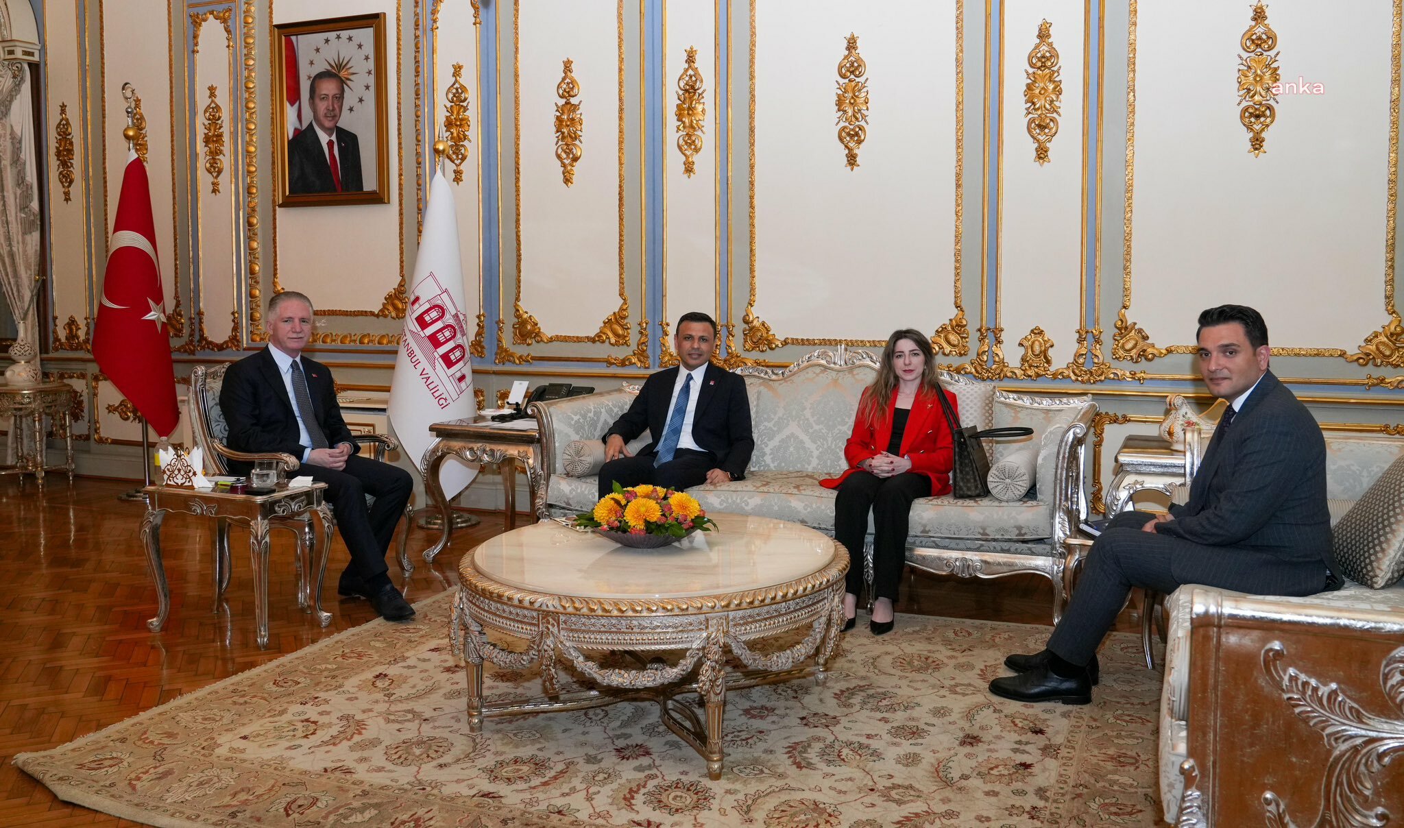 CHP İSTANBUL İL BAŞKANI ÖZGÜR ÇELİK, İSTANBUL VALİSİ DAVUT GÜL'LE 'TAKSİM'DE 1 MAYIS'I GÖRÜŞTÜ