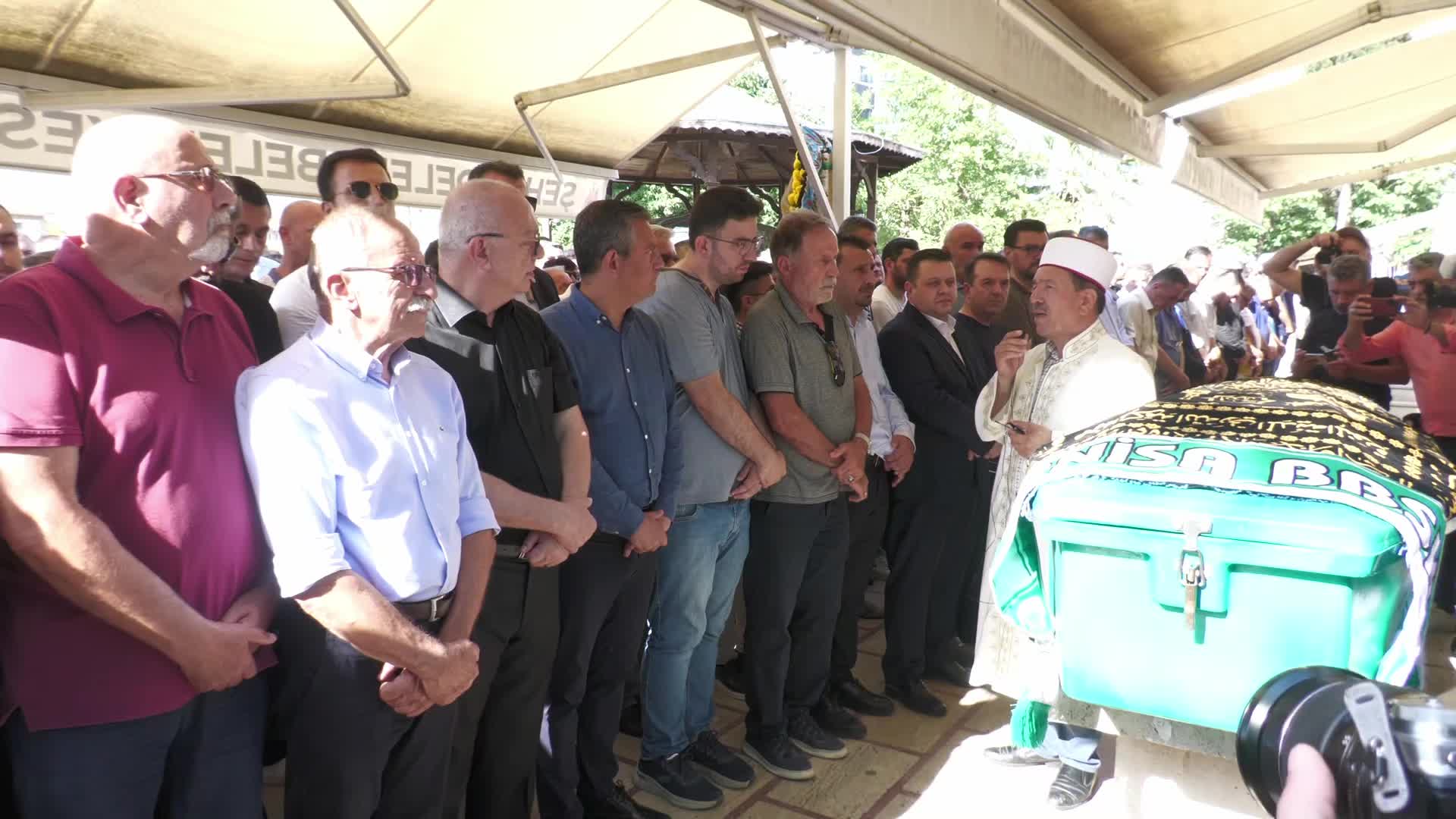 CHP Lideri Özel MHP’li Güzgülü’nün cenaze törenine katıldı… Özel: "Manisa için bir kayıptır" 