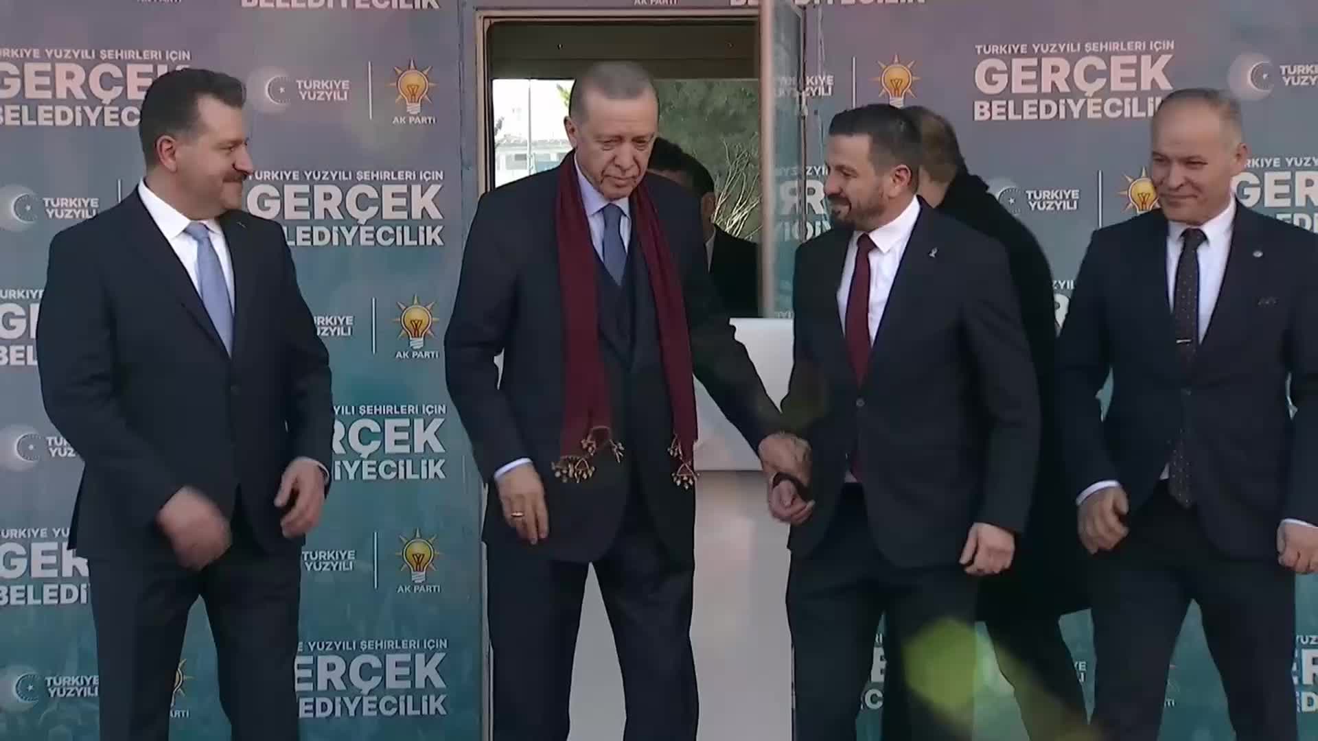 CUMHURBAŞKANI ERDOĞAN: “ANLAŞILAN BİRİLERİNİN ÖDEMEK ZORUNDA OLDUKLARI DİYET BORCU HİÇ BİTMİYOR VE BİTMEYECEK"