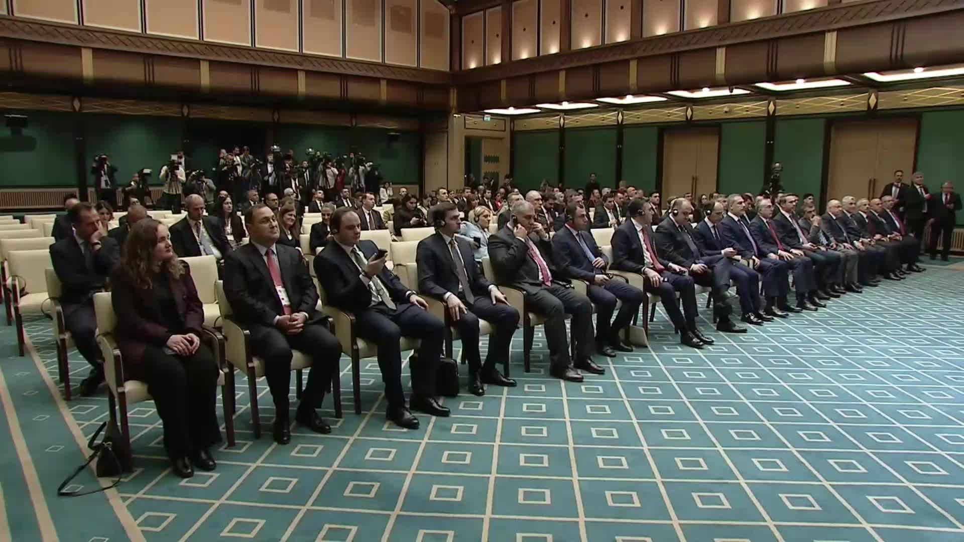 CUMHURBAŞKANI ERDOĞAN: "DÜNYANIN DÖRT BİR YANINDA DEVAM EDEN FİLİSTİN'E DESTEK EYLEMLERİNİ ÇOK ANLAMLI VE KIYMETLİ BULUYORUM"