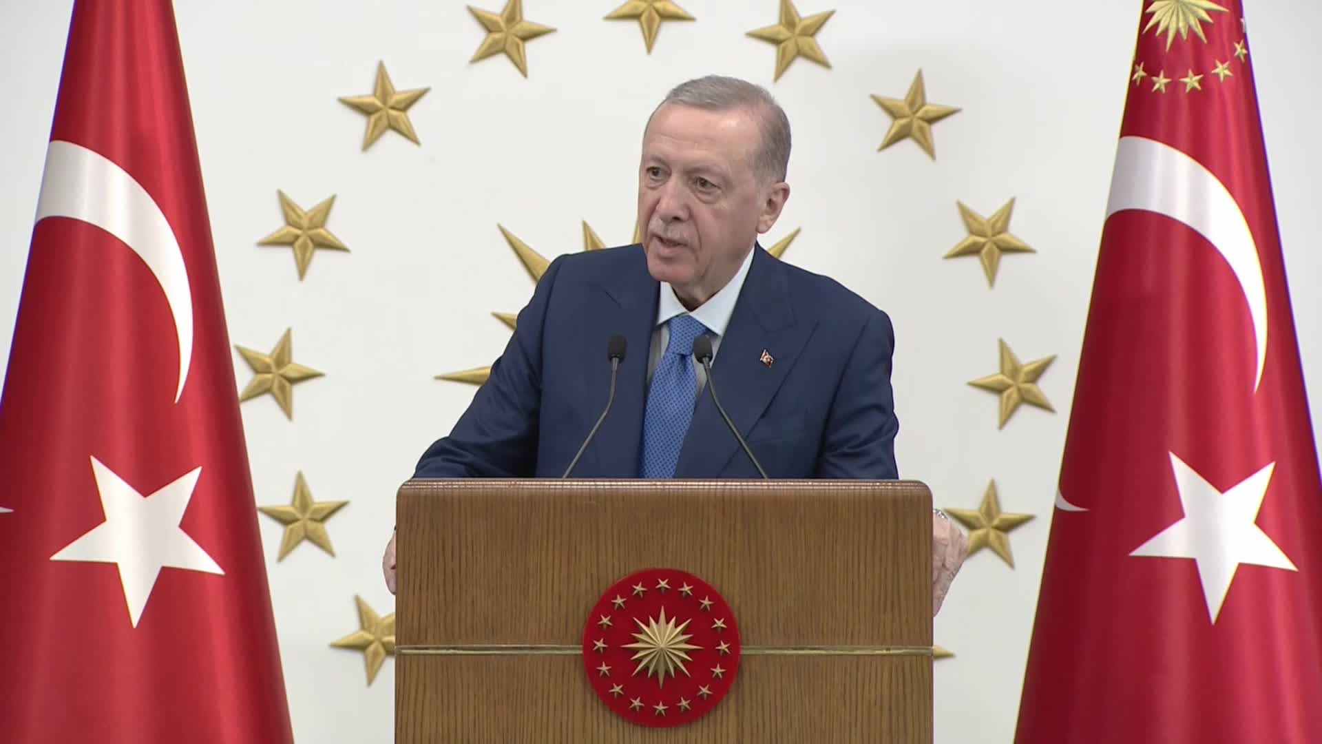 CUMHURBAŞKANI ERDOĞAN, İLK İFTARI BEŞTEPE'DE ŞEHİT YAKINLARIYLA YAPTI: "ŞEHİT YAKINLARIMIZ VE GAZİLERİMİZ MİLLETİMİZİN BİZE EMANETİDİR"