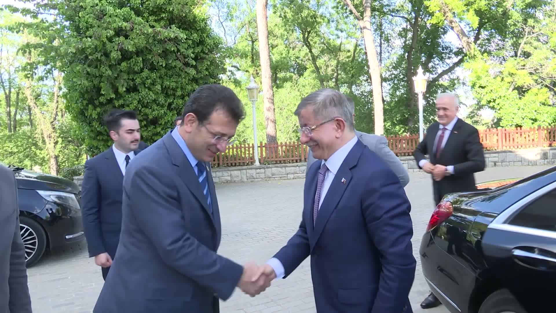 DAVUTOĞLU’NDAN İMAMOĞLU’NA TEBRİK ZİYARETİ