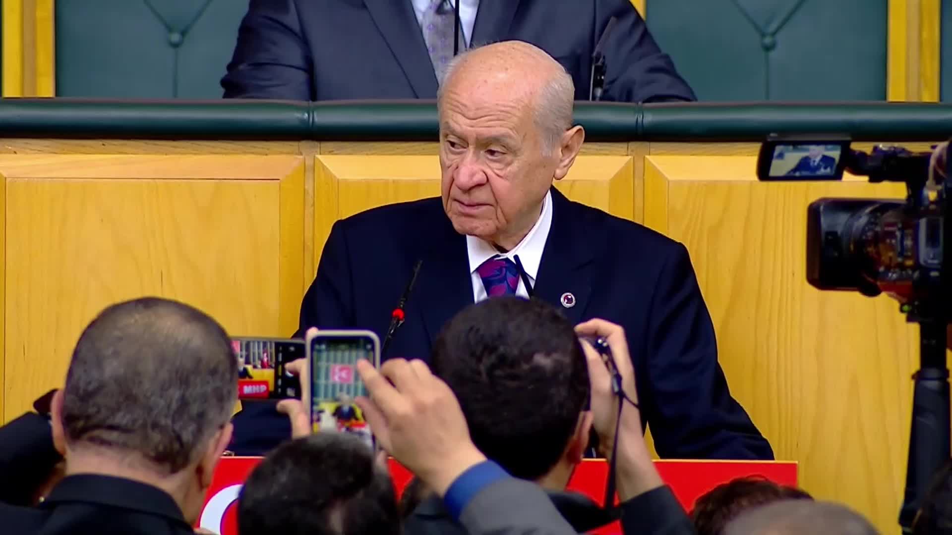 DEVLET BAHÇELİ: "İSTANBUL ‘MURAD’INA ERECEK, ANKARA’YA ALTI OK DEĞİL ‘ALTINOK’ MÜHÜR VURACAK, İZMİR’DE DE DAĞ’IN SICAKLIĞI ‘TUNÇ’U ERİTİP SAVURACAKTIR"