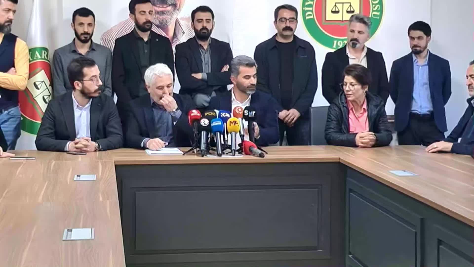 DİYARBAKIR BAROSU'NDAN VAN'DA SEÇİMİ KAZANAN ABDULLAH ZEYDAN'IN SEÇİLME HAKKININ GERİ ALINMASINA TEPKİ: "DEMOKRASİYE MÜDAHALE GİRİŞİMİDİR”