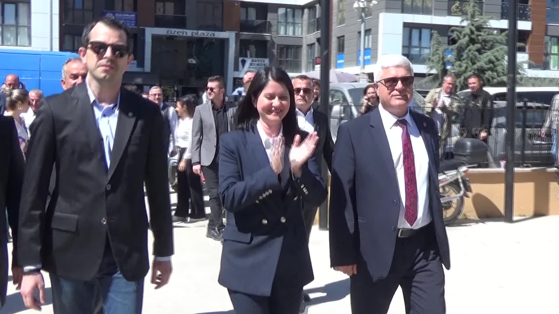 EDİRNE’NİN İLK KADIN BELEDİYE BAŞKANI FİLİZ GENCAN AKIN MAZBATASINI ALDI