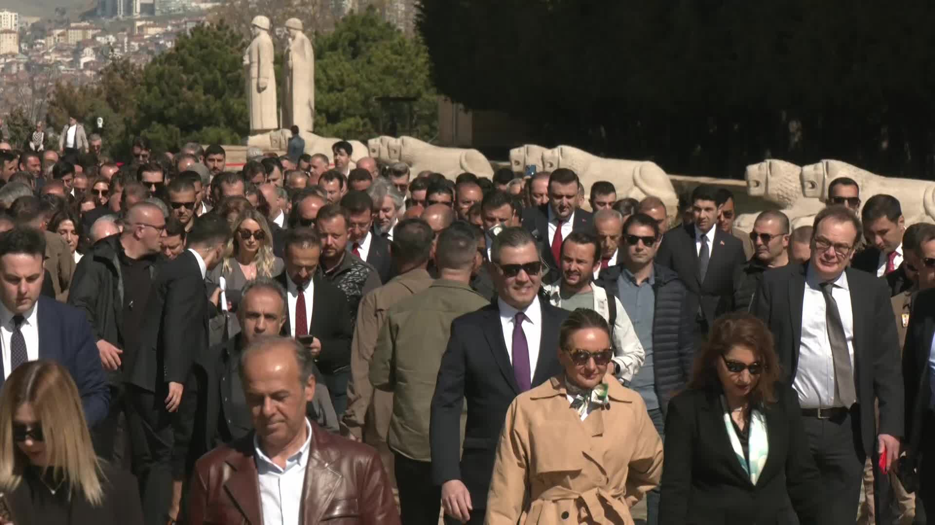 İMAMOĞLU VE CHP’Lİ 26 İLÇE BELEDİYE BAŞKANI ATA’NIN HUZURUNA ÇIKTI