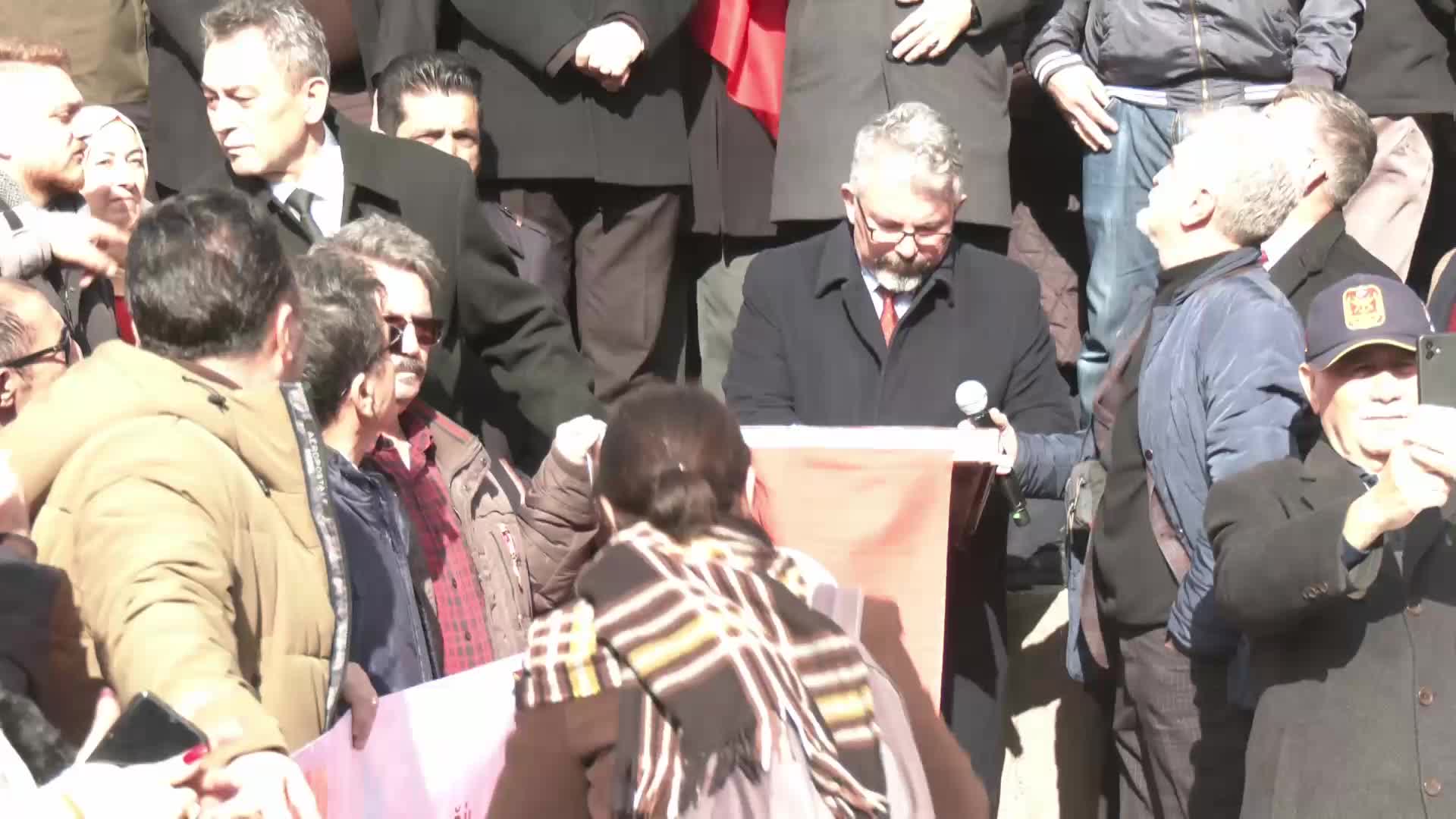 EMEKLİ ASTSUBAYLAR, TAZMİNAT TALEBİYLE ANKARA'DA BİR ARAYA GELDİ: “21. YÜZYILDAYIZ DEREBEYLİK DÖNEMİ DEĞİL. BU LALE DEVRİ ANLAYIŞI NEREYE KADAR”