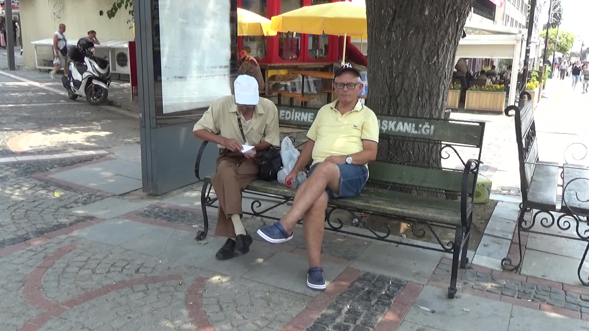 Emekli vatandaştan maaş tepkisi: "10 bin lirayla geçim nasıl olacaksa biz verelim kendilerine"