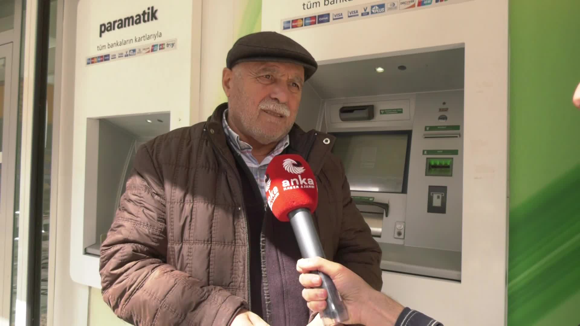 EMEKLİLERDEN PROMOSYONUN ARDINDAN İNDİRİM AÇIKLAMASINA DA TEPKİ: "İNDİRİM, KAMPANYA DEĞİL, ZAM İSTİYORUZ"