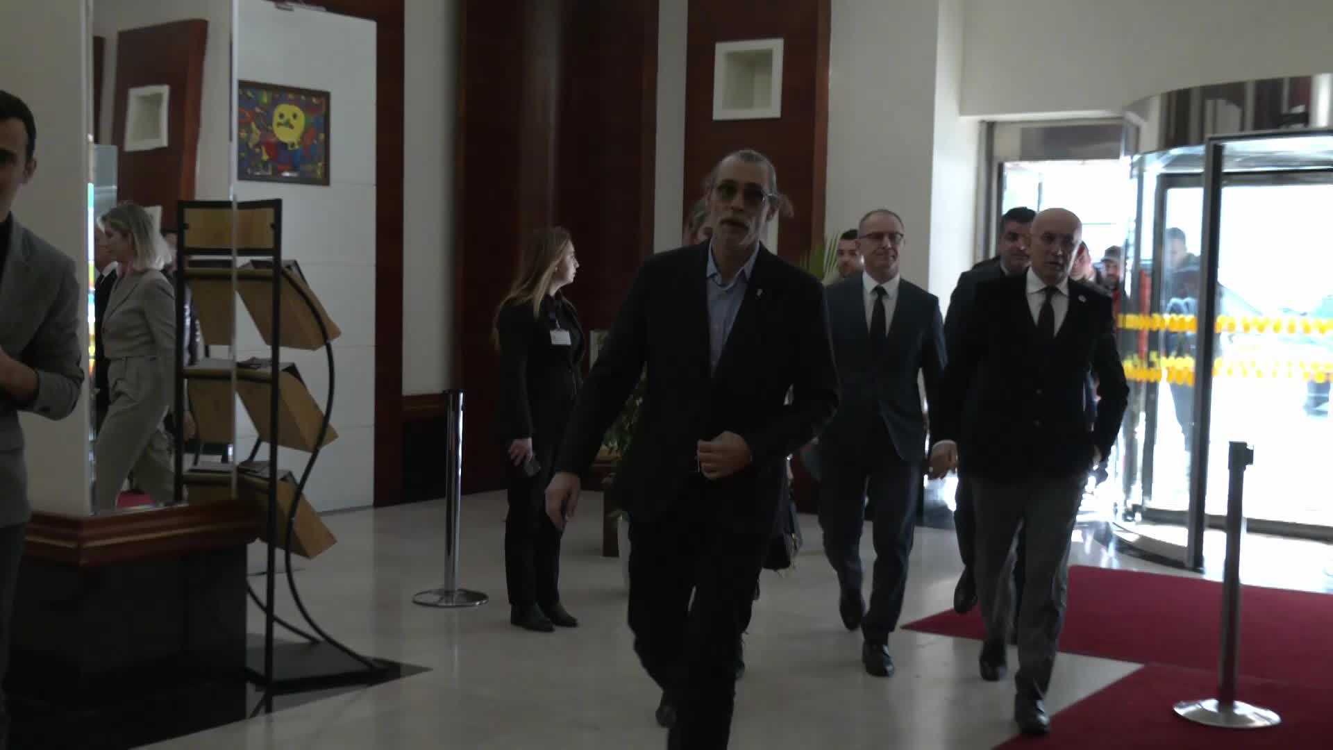 ERDAL BEŞİKÇİOĞLU, MANSUR YAVAŞ'I ZİYARET ETTİ: “MANSUR BAŞKAN İLE BENİM ARAMDA HİÇBİR SIKINTI OLMADI, OLMAYACAKTIR DA. BU ÇOK NET”