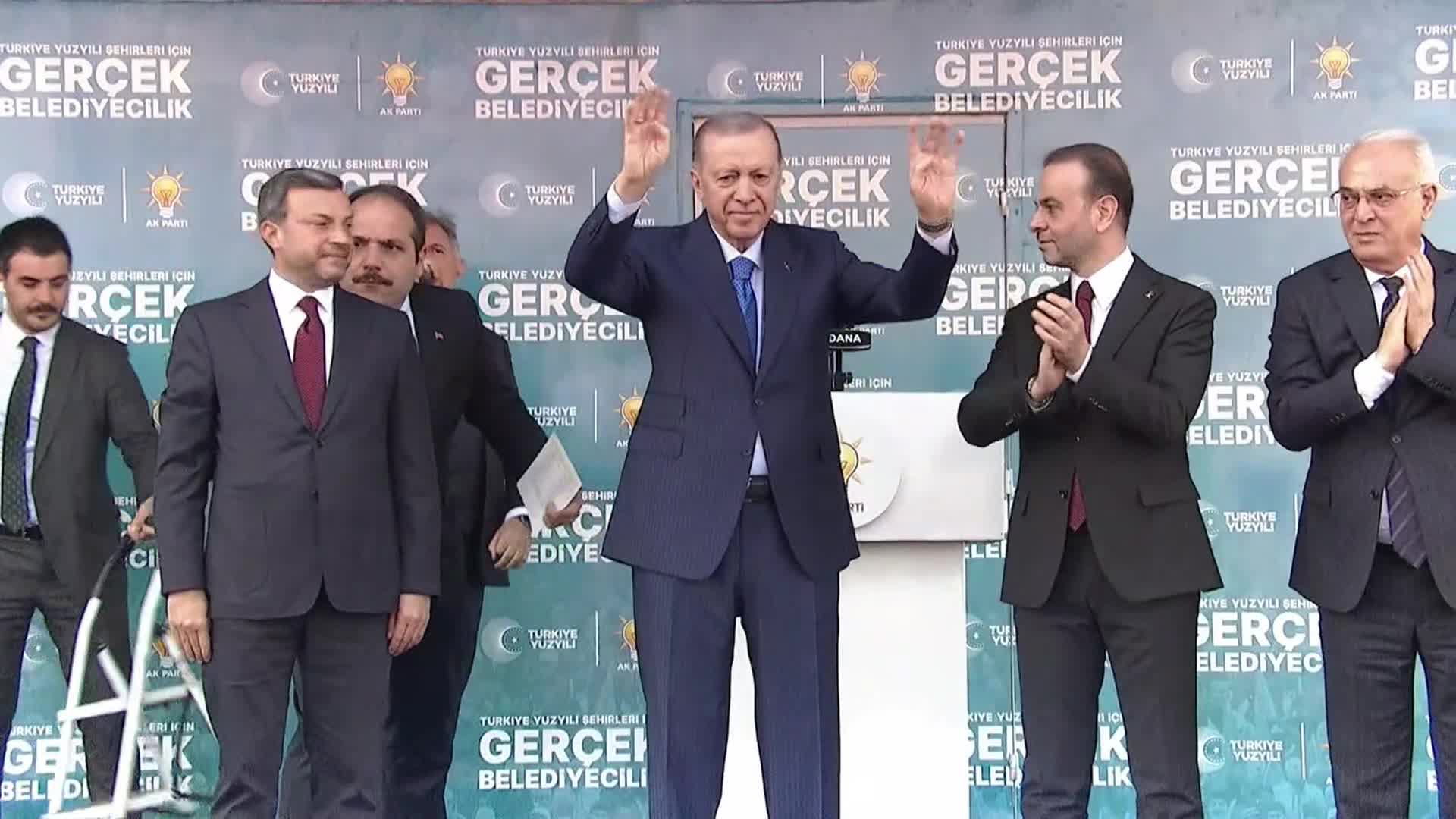 ERDOĞAN, ADANA’DA: “TÜRKİYE'NİN BAŞARILARI BİZİM AZMİMİZİ ARTIRIRKEN DOST VE KARDEŞ ÜLKELERE CESARET AŞILIYOR"