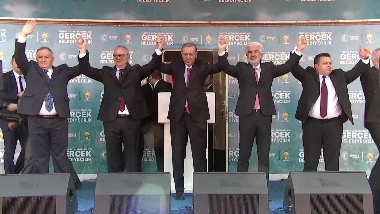 ERDOĞAN: "EKONOMİDEKİ SIKINTILARIN YIL SONUNDAN İTİBAREN HIZLA HAFİFLEMEYE BAŞLADIĞINI GÖRECEĞİZ"