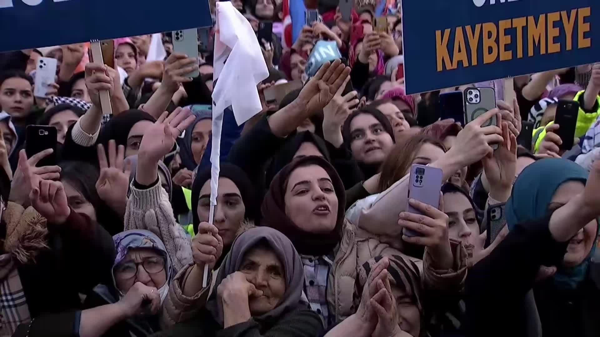 ERDOĞAN: "EKONOMİMİZİN TEMEL DİREKLERİ SON DERECE SAĞLAM. ENFLASYONU İNDİRMEK BUGÜNDEN YARINA OLACAK BİR ŞEY DEĞİL"  