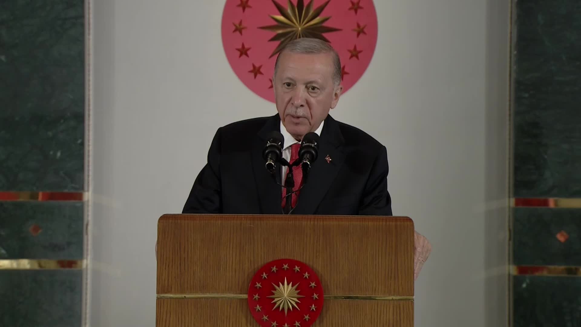 ERDOĞAN: "EVLATLARIMIZIN HAYATININ HER ANINDA YANINDA OLACAĞIMIZ BİR SİSTEM KURDUK